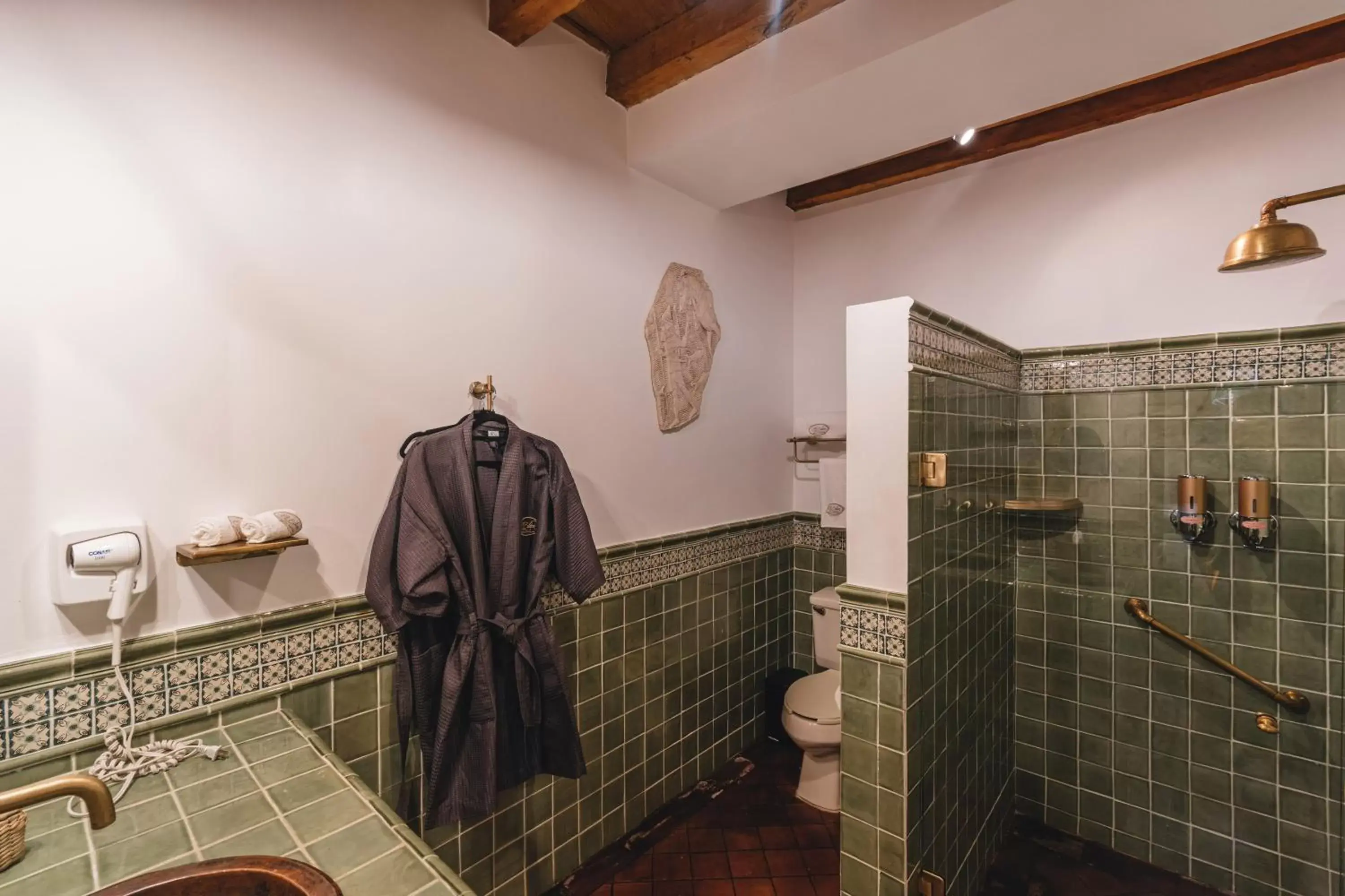 Shower, Bathroom in El Edén Hotel Boutique