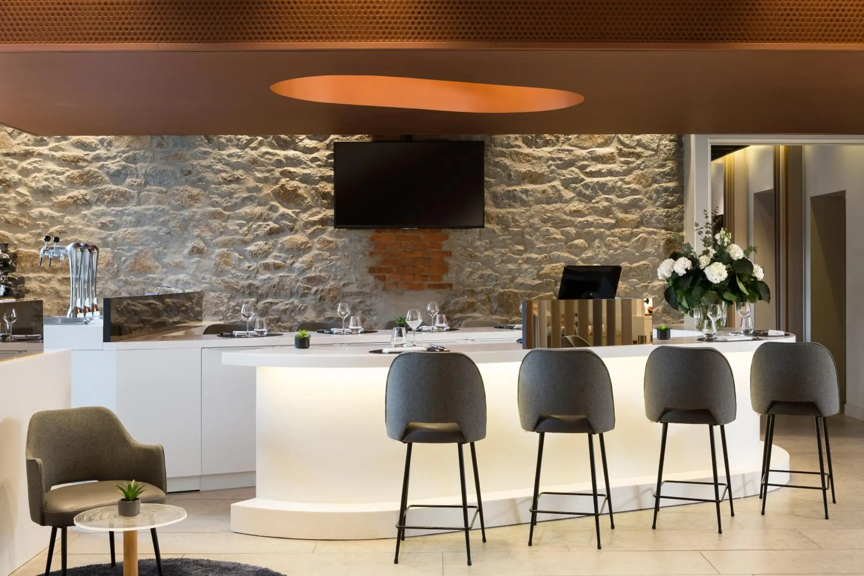 Lounge or bar in Novotel Saint Brieuc Centre Gare