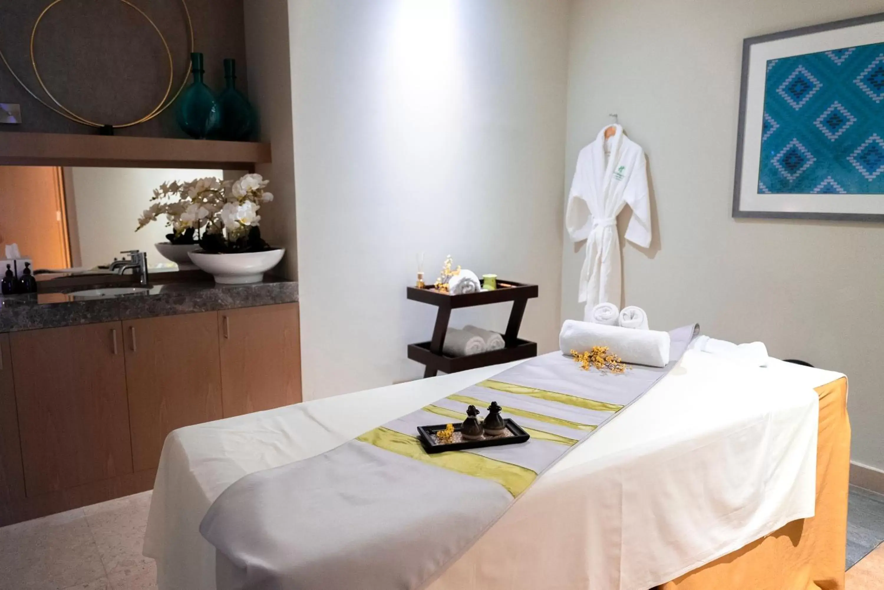 Spa and wellness centre/facilities, Bed in Holiday Inn & Suites - Dubai Festival City Mall, an IHG Hotel