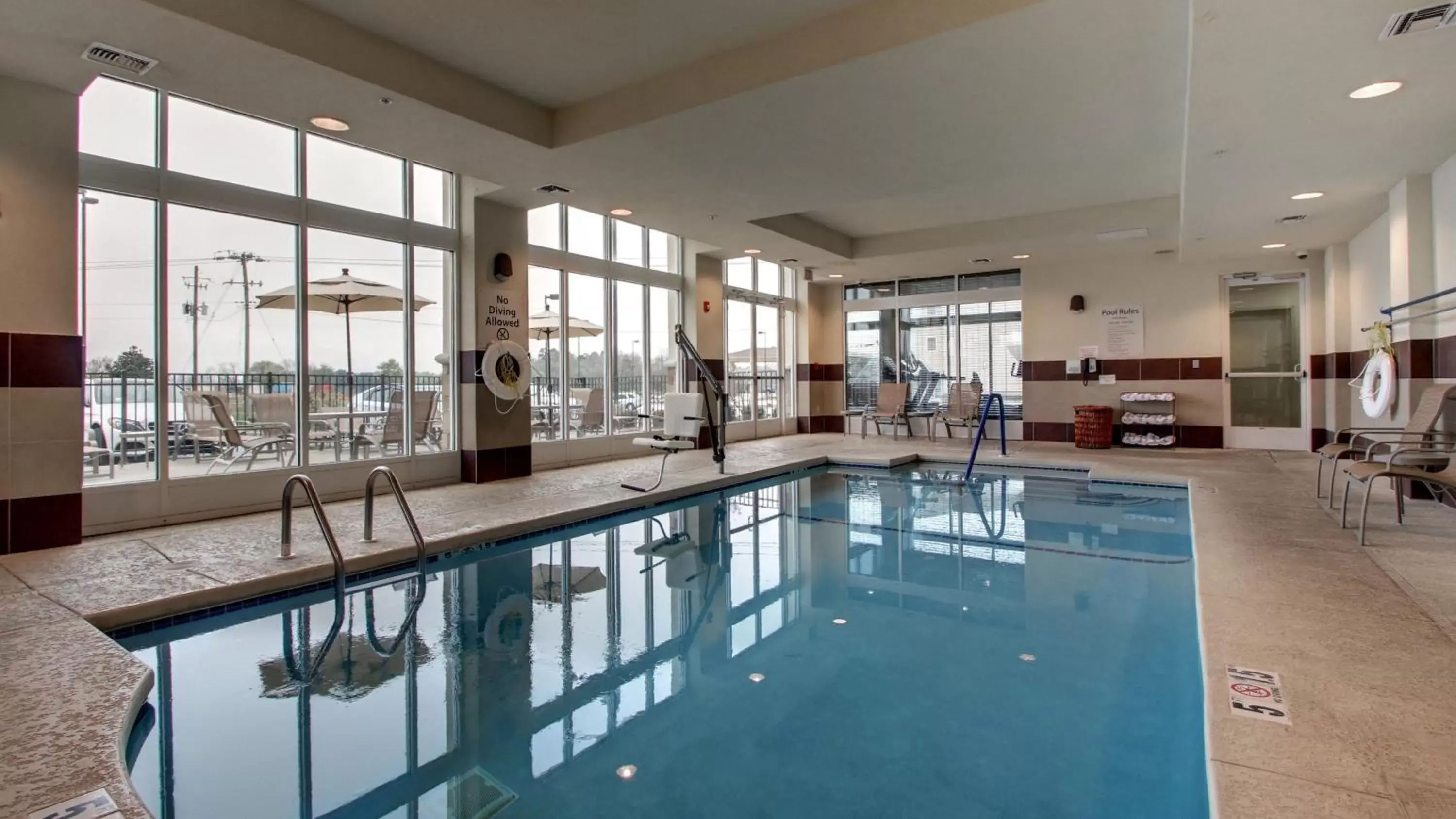 Swimming Pool in Holiday Inn Meridian East I 59 / I 20
