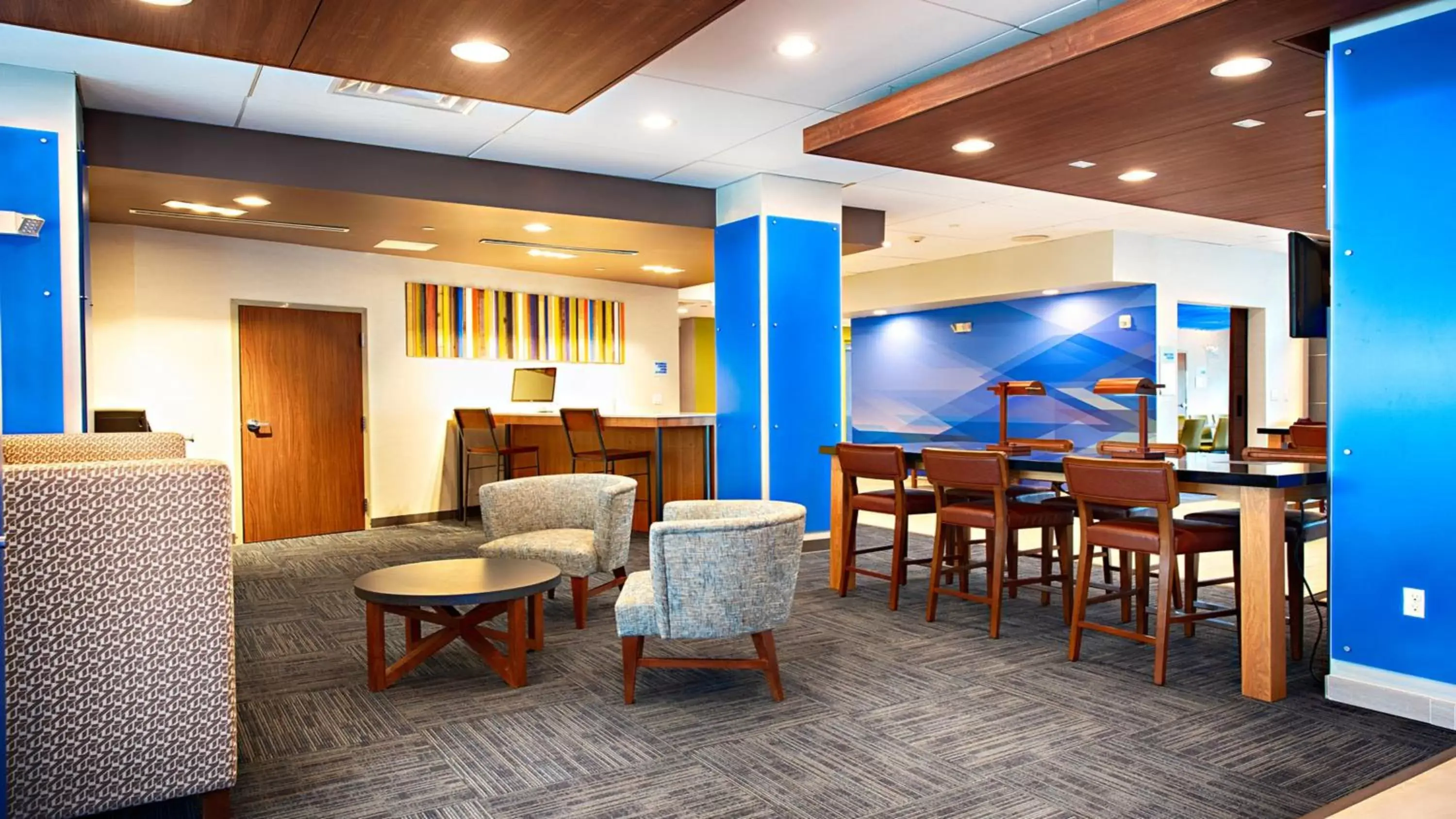Lobby or reception, Restaurant/Places to Eat in Holiday Inn Express & Suites Houston Southwest Galleria Area, an IHG Hotel