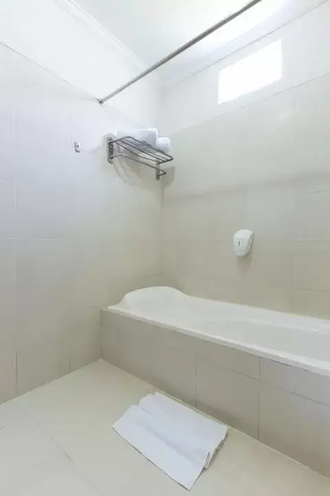 Bath, Bathroom in Baleka Resort & Spa