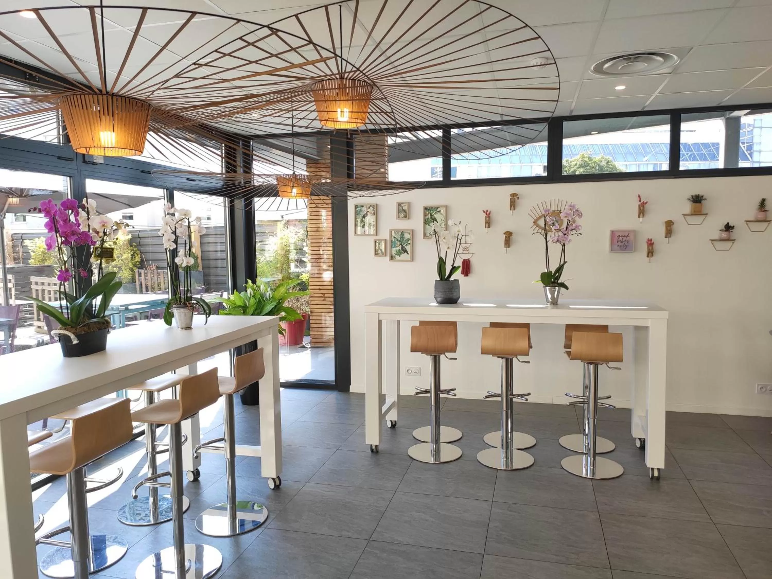 Patio in Novotel Suites Paris Montreuil Vincennes