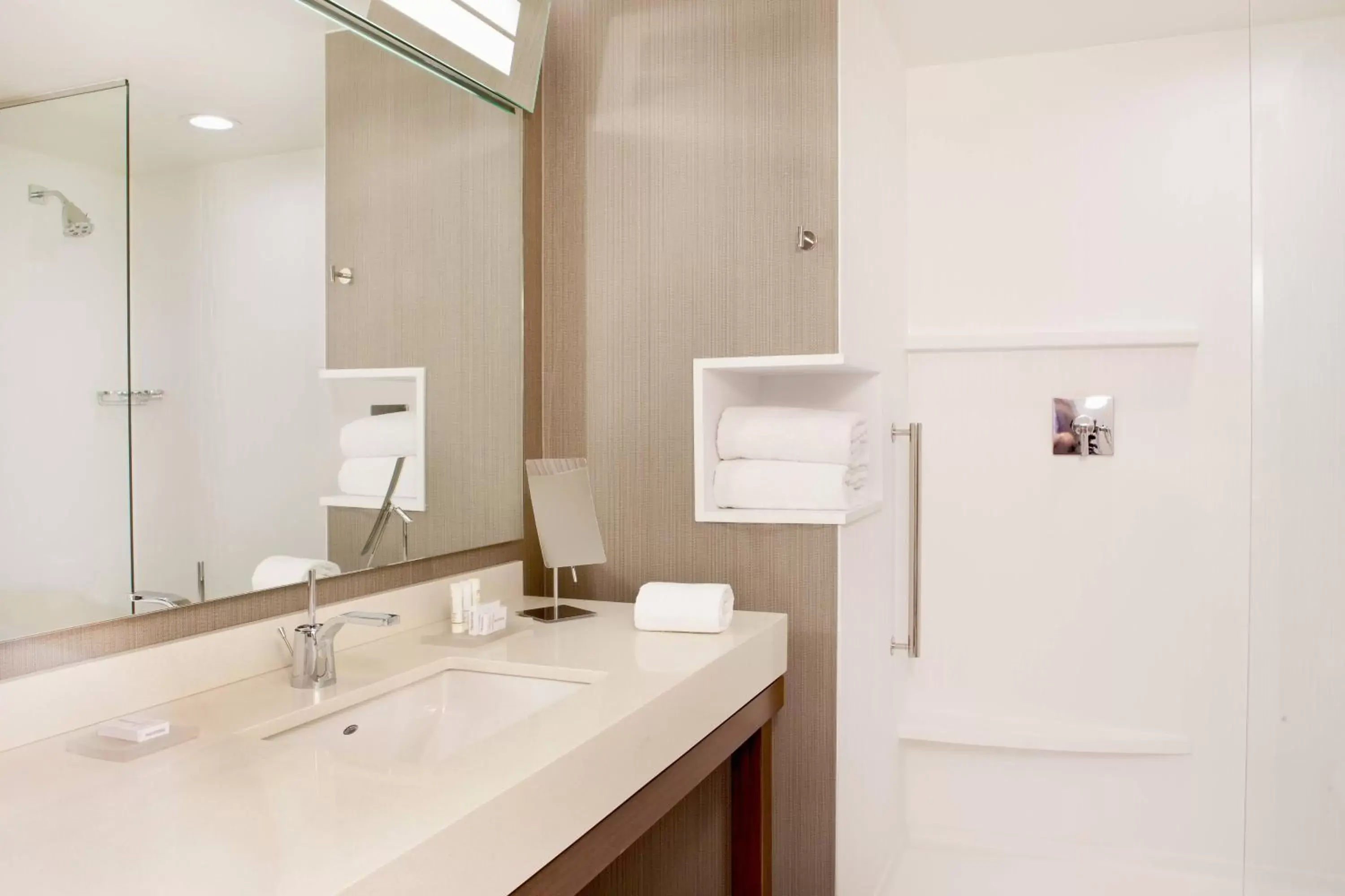 Bathroom in Courtyard by Marriott Yonkers Westchester County