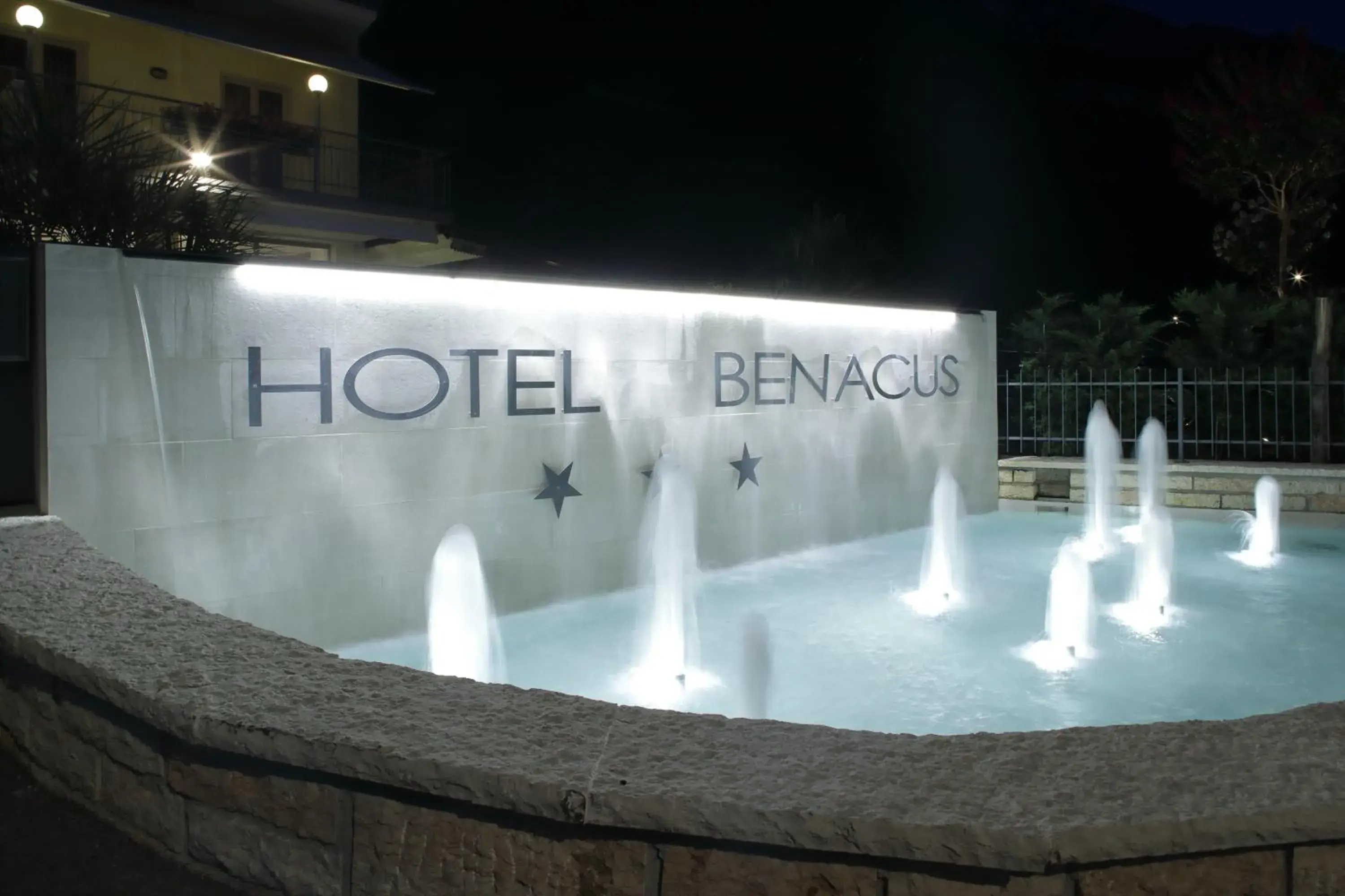 Facade/entrance in Hotel Benacus Malcesine