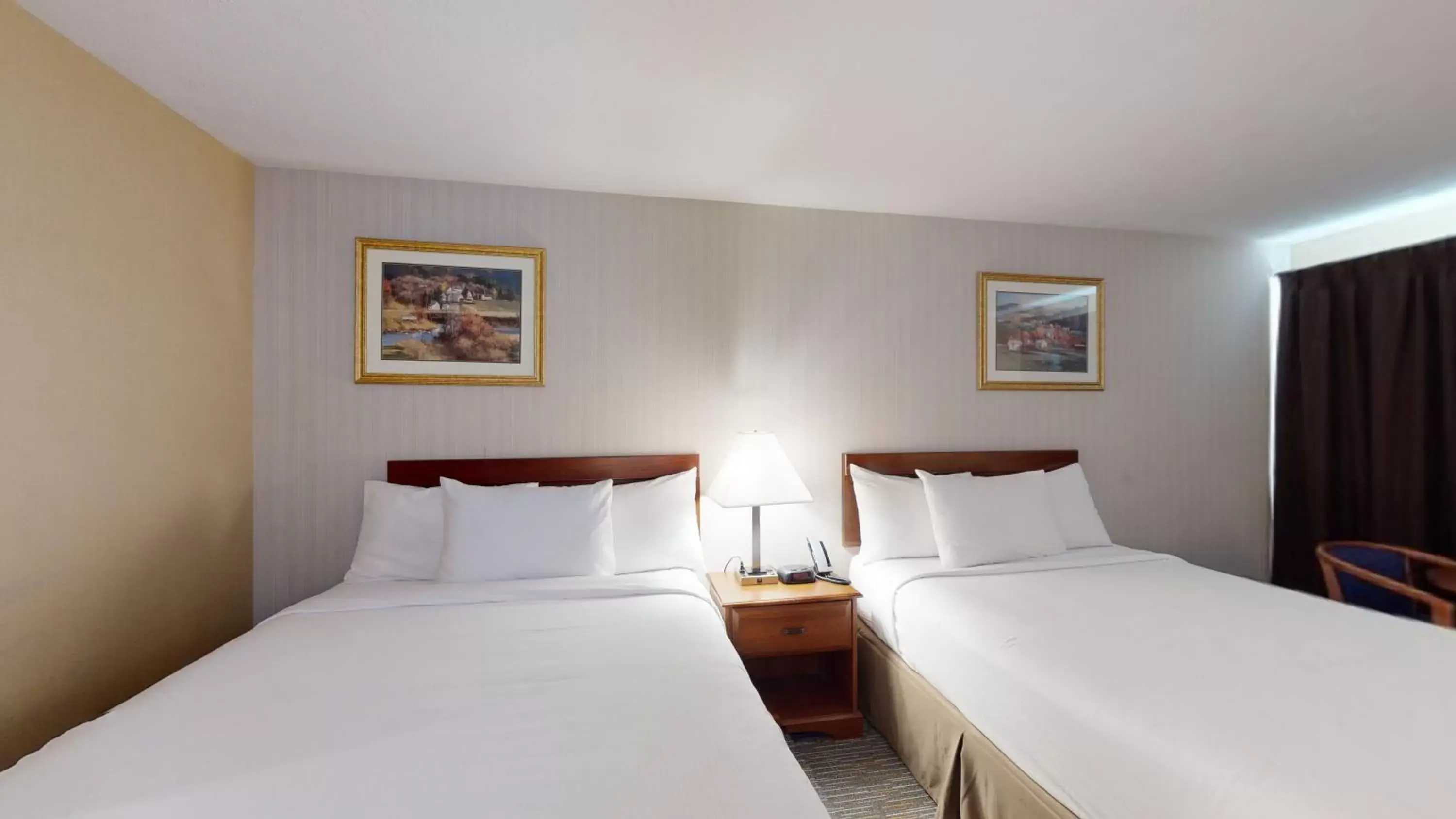 Photo of the whole room, Bed in Ramada by Wyndham Strasburg - Shenandoah Valley