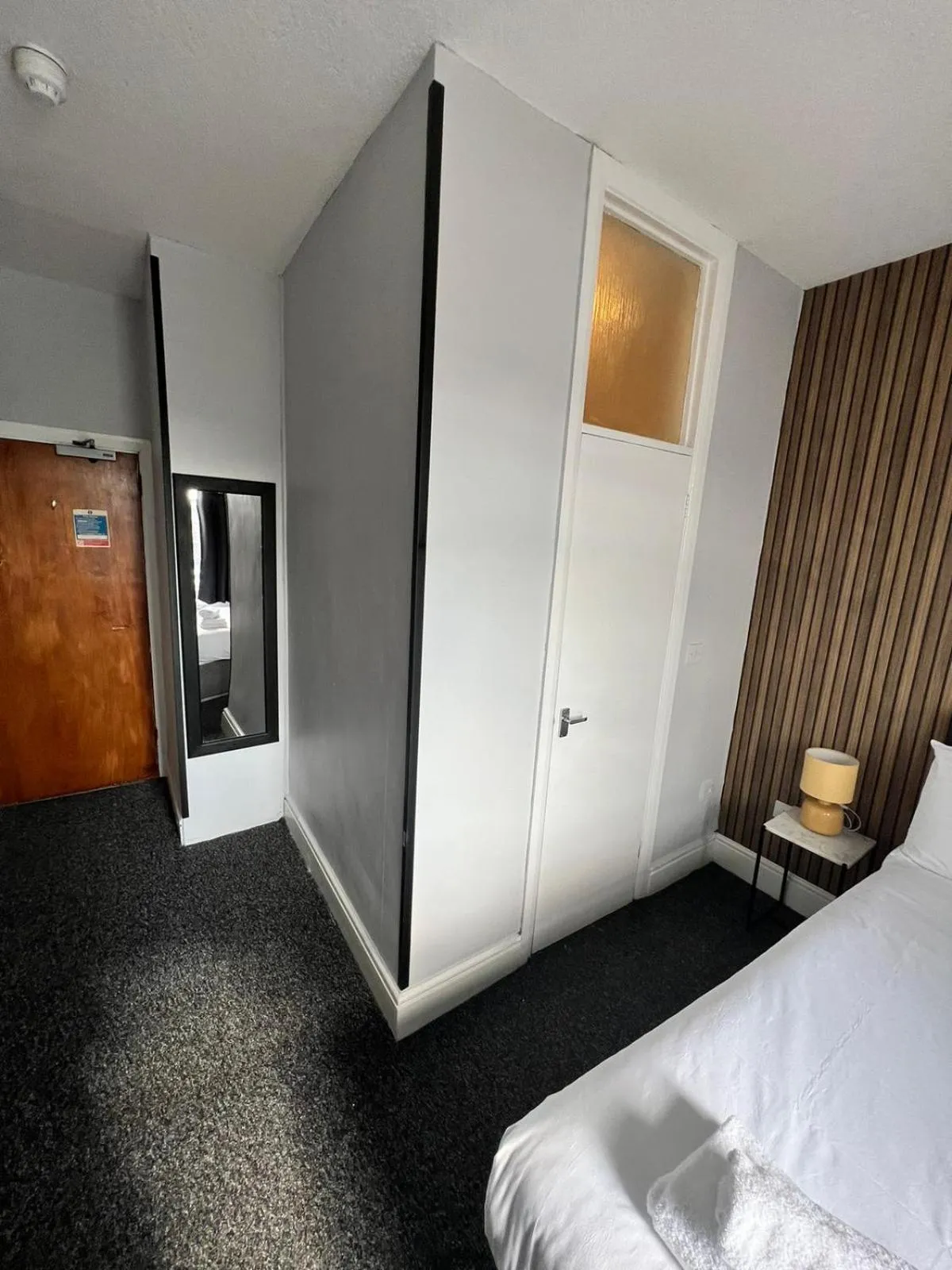 Bedroom in OYO Marine Parade Hotel, Eastbourne Pier