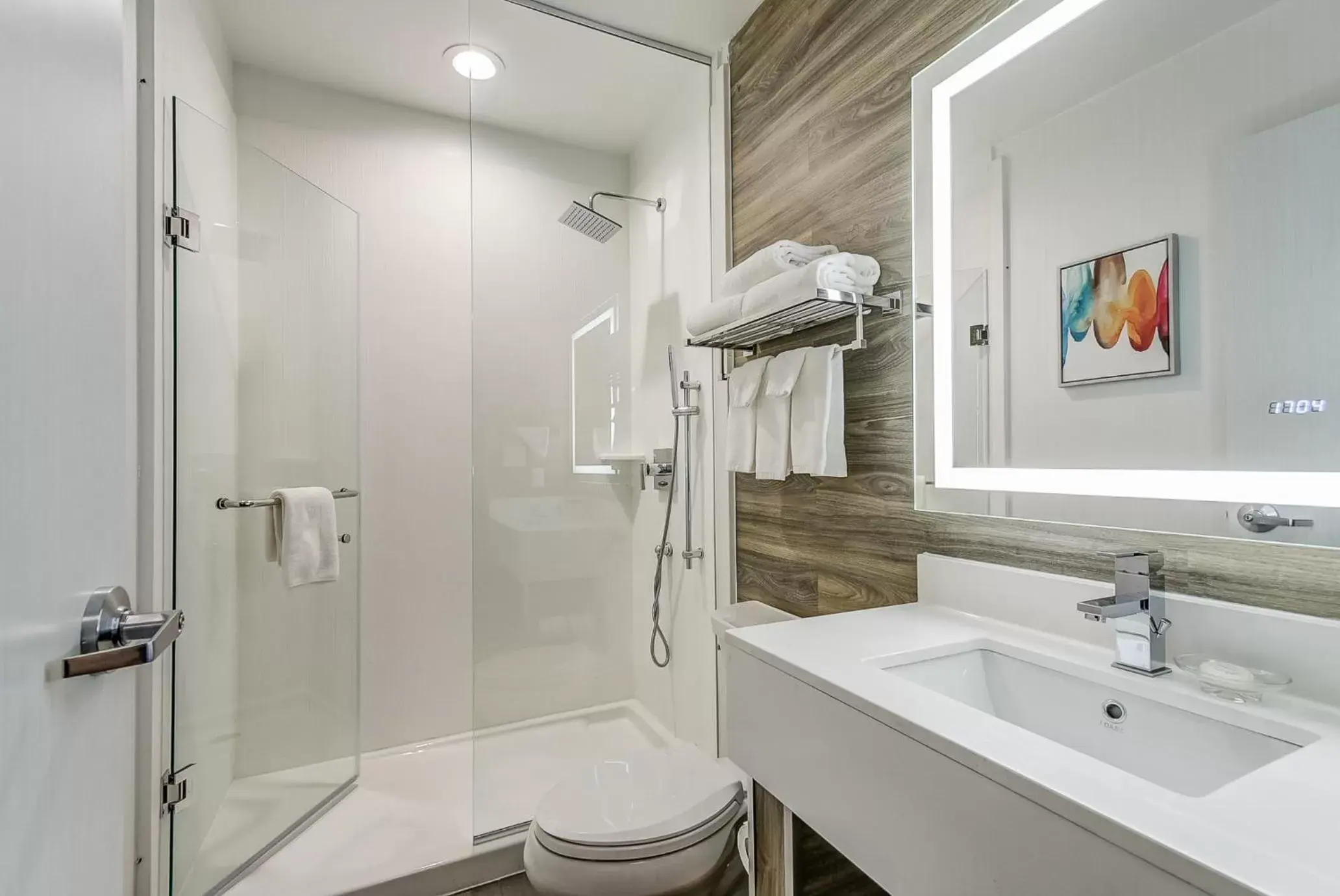Shower, Bathroom in EST Hotel
