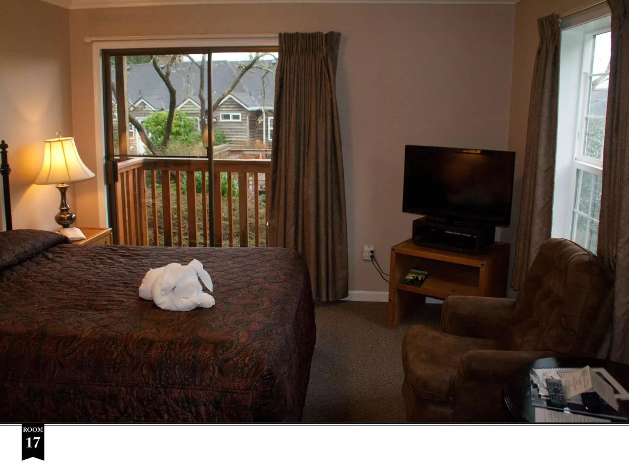 Bedroom, TV/Entertainment Center in Ecola Creek Lodge
