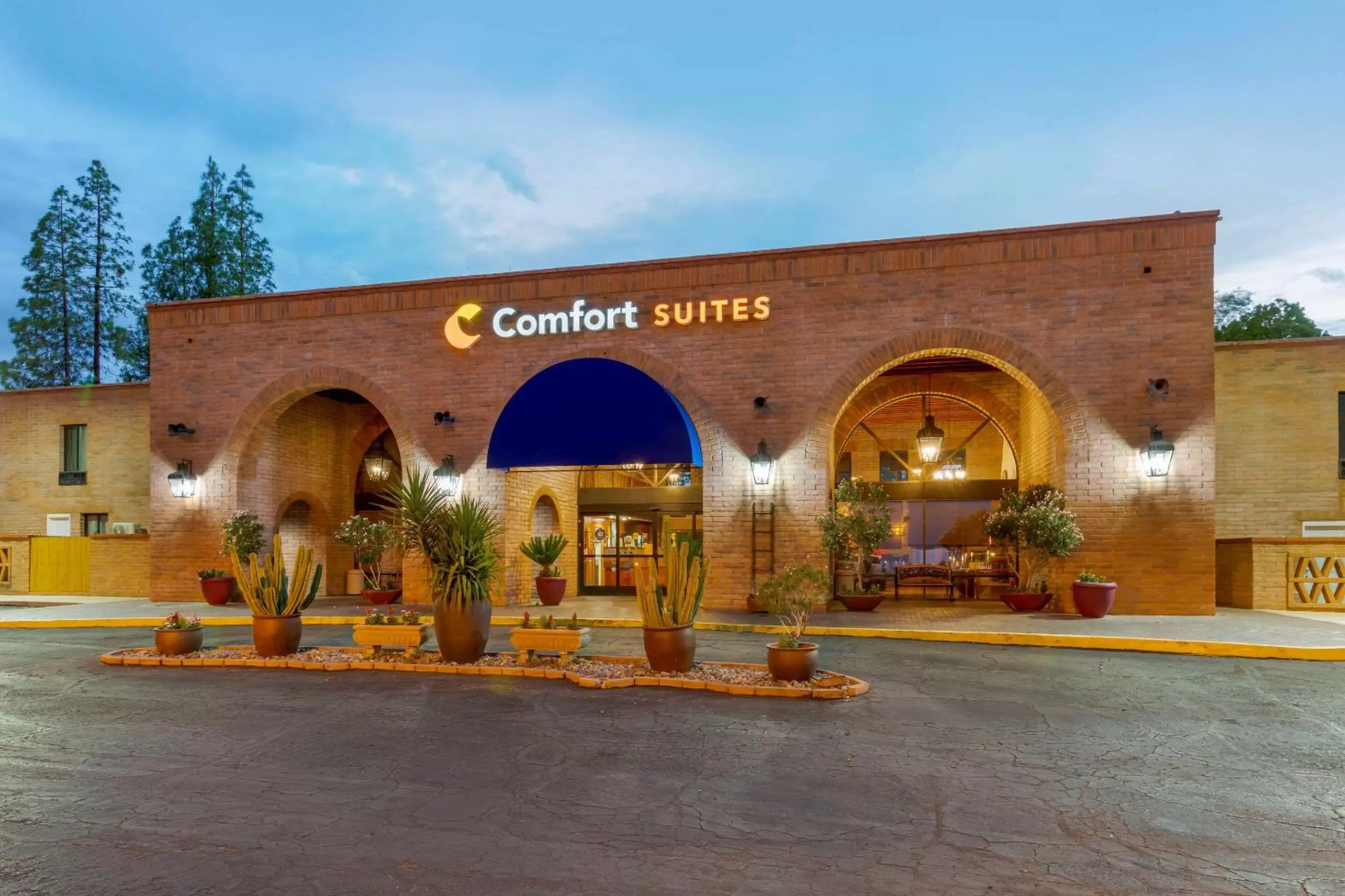 Property Building in Comfort Suites At Sabino Canyon