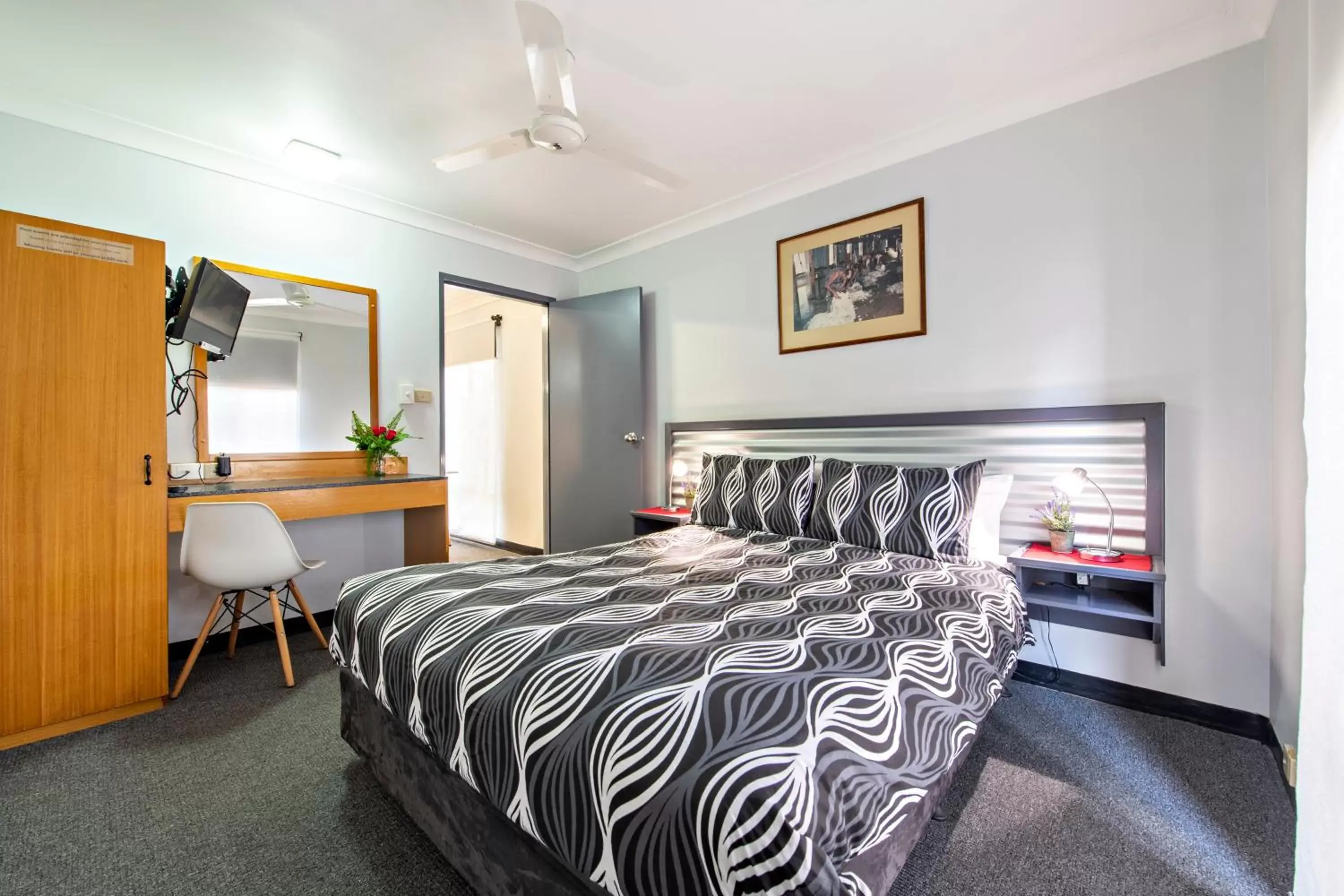 Bedroom, Bed in Shearing Shed Motor Inn