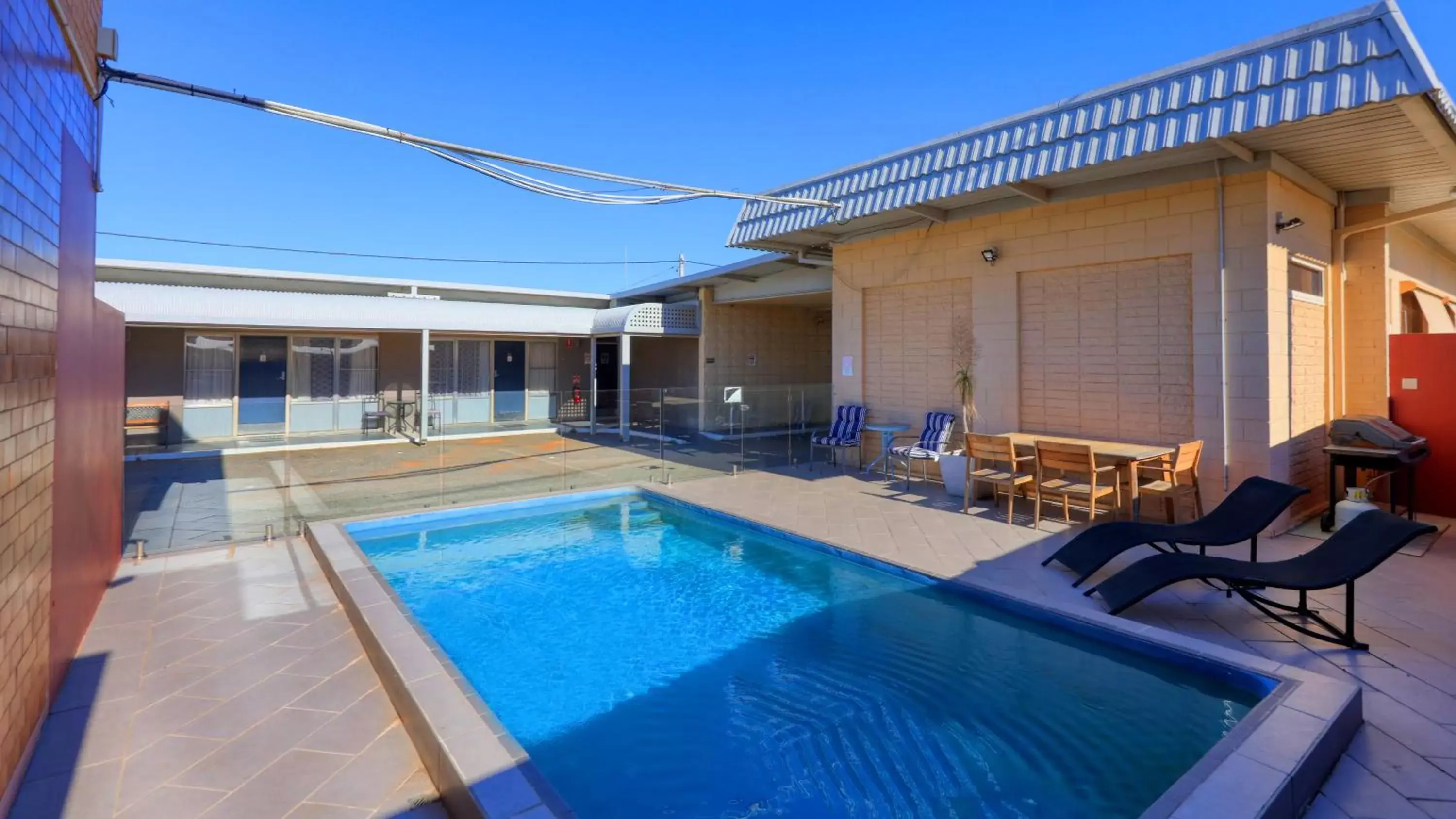 Swimming Pool in Silver Haven Motor Inn