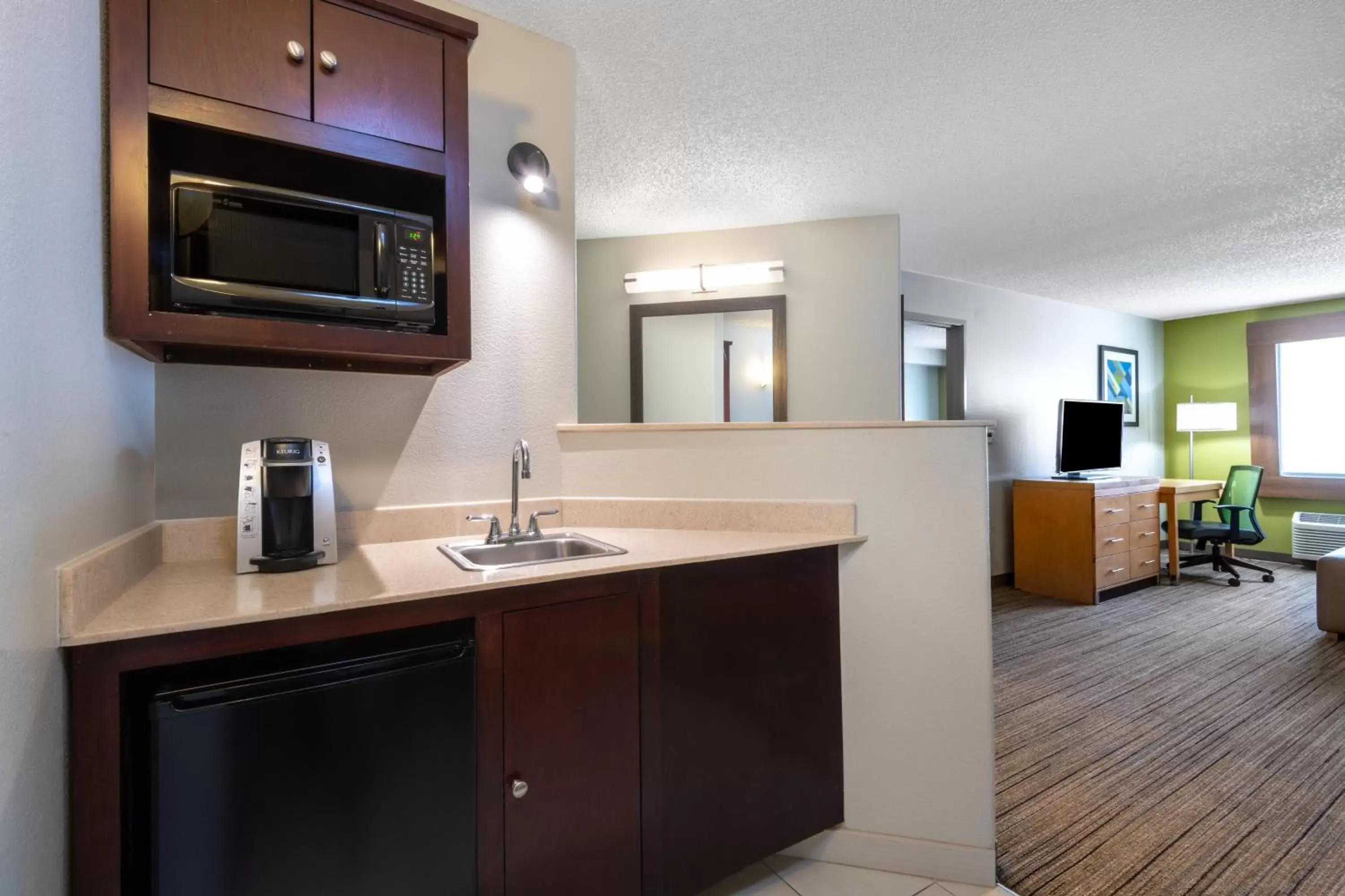 Photo of the whole room, Kitchen/Kitchenette in Holiday Inn Express & Suites Wheat Ridge-Denver West, an IHG Hotel