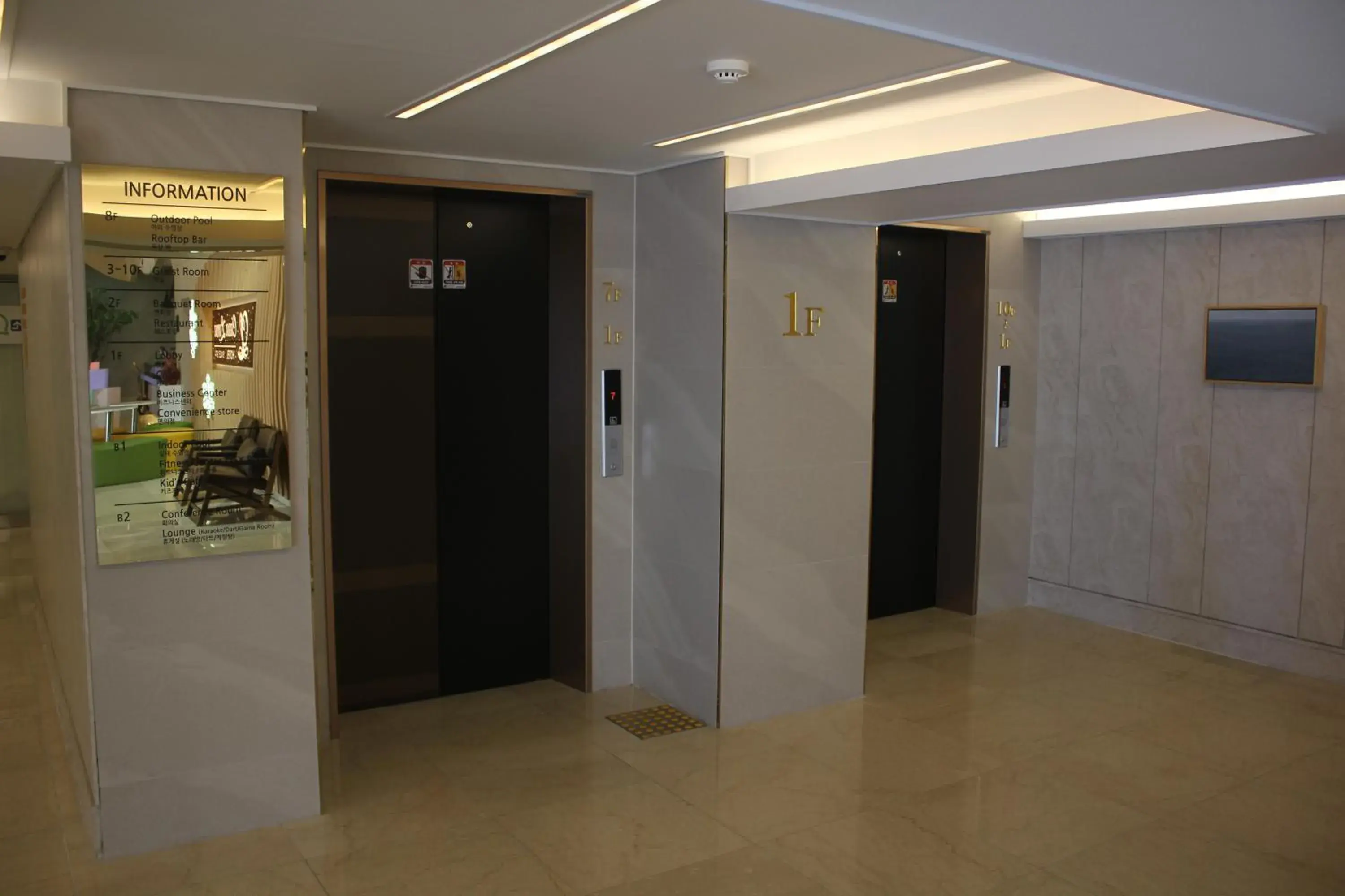 elevator in Casaloma hotel