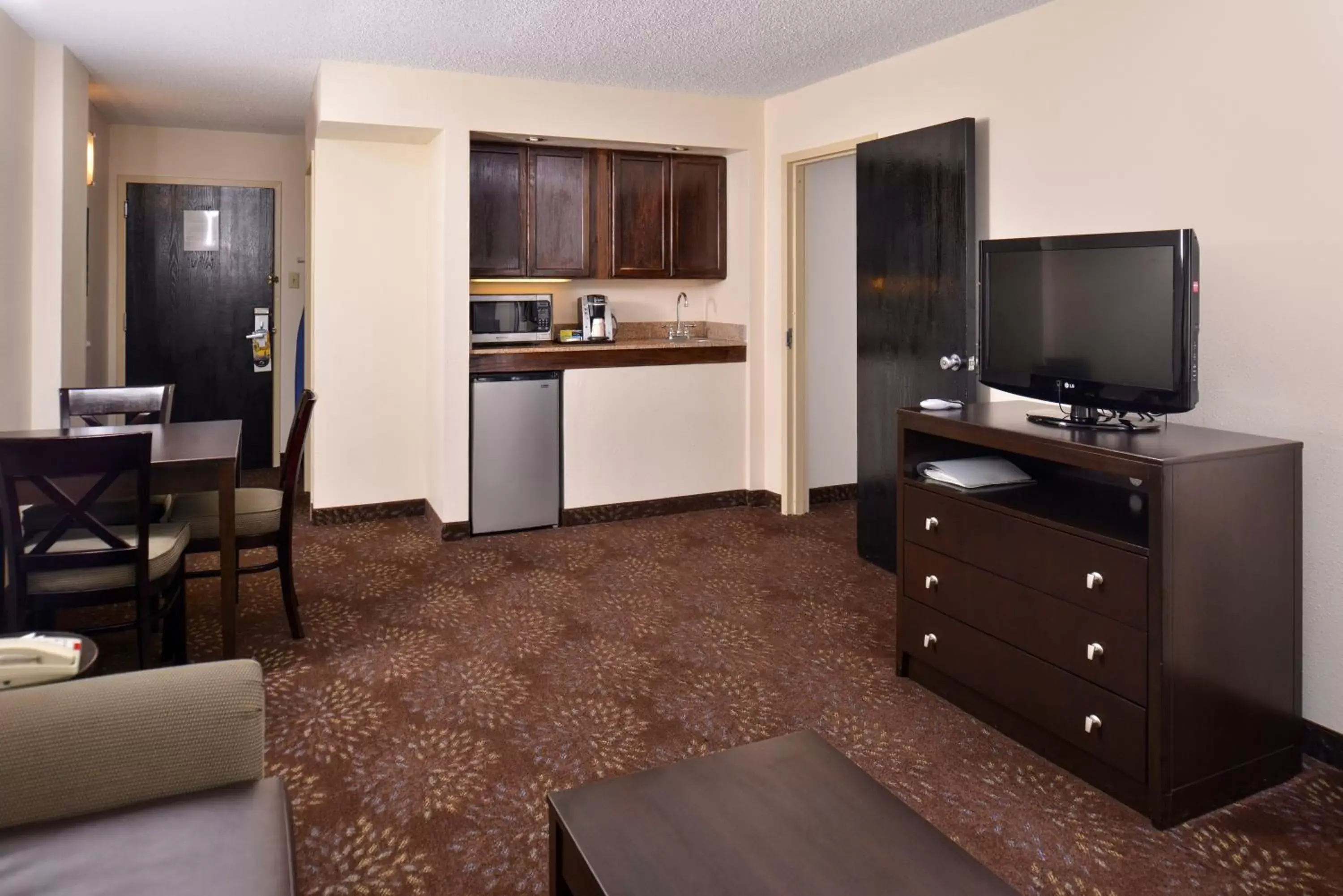 Photo of the whole room, TV/Entertainment Center in Ramada Plaza by Wyndham Sheridan Hotel & Convention Center