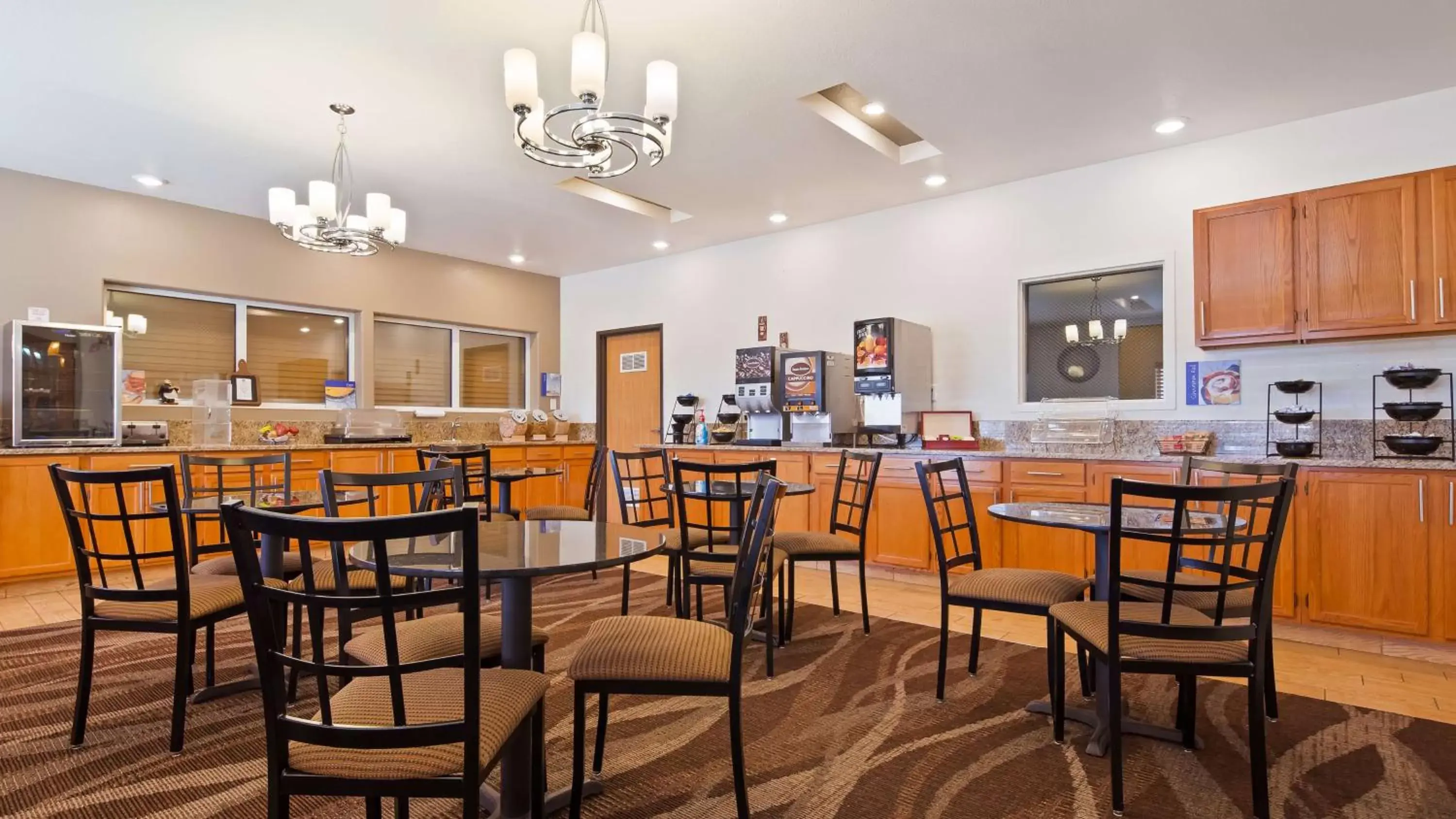 Restaurant/Places to Eat in Best Western Firestone Inn & Suites