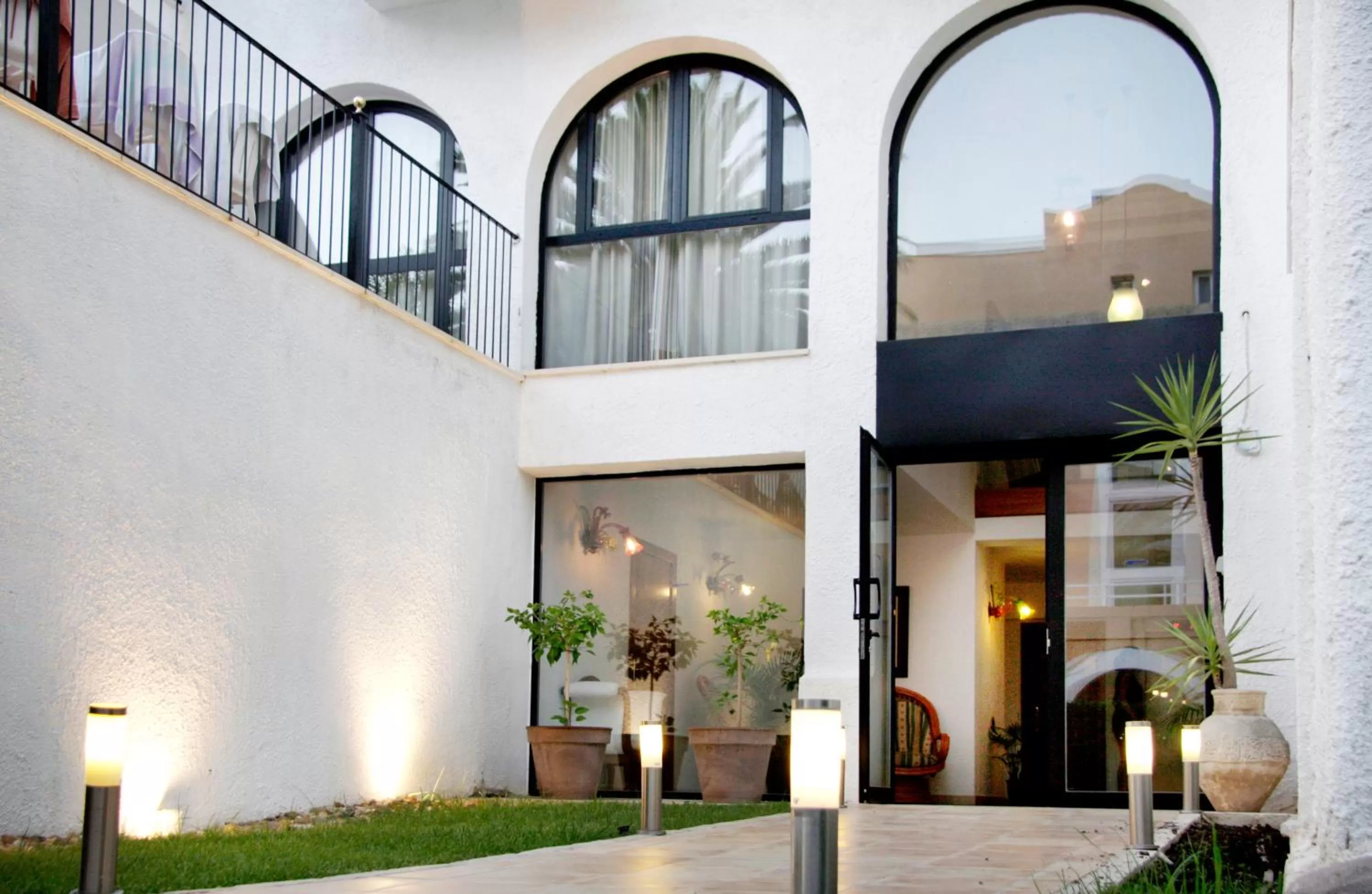 Facade/entrance in Morlans Garden