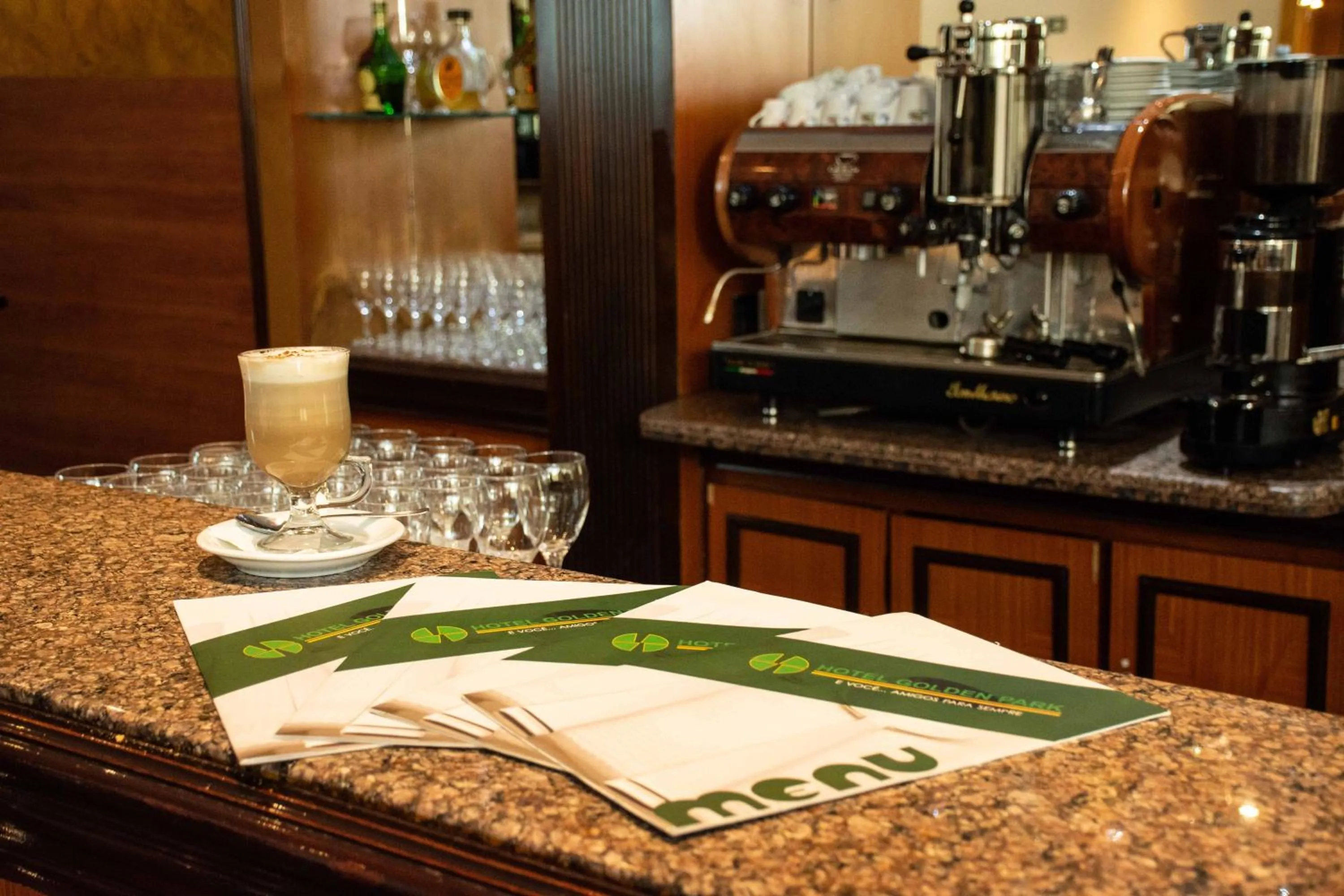 Coffee/tea facilities in Hotel Golden Park Internacional Foz & Convenções By Nacional Inn