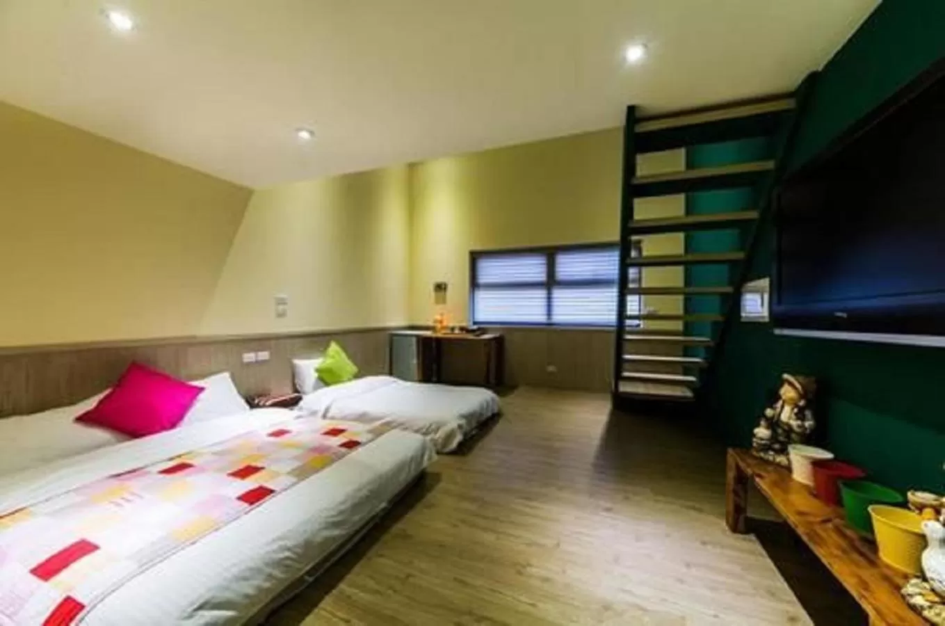 Photo of the whole room, TV/Entertainment Center in Ritual and Breakfast