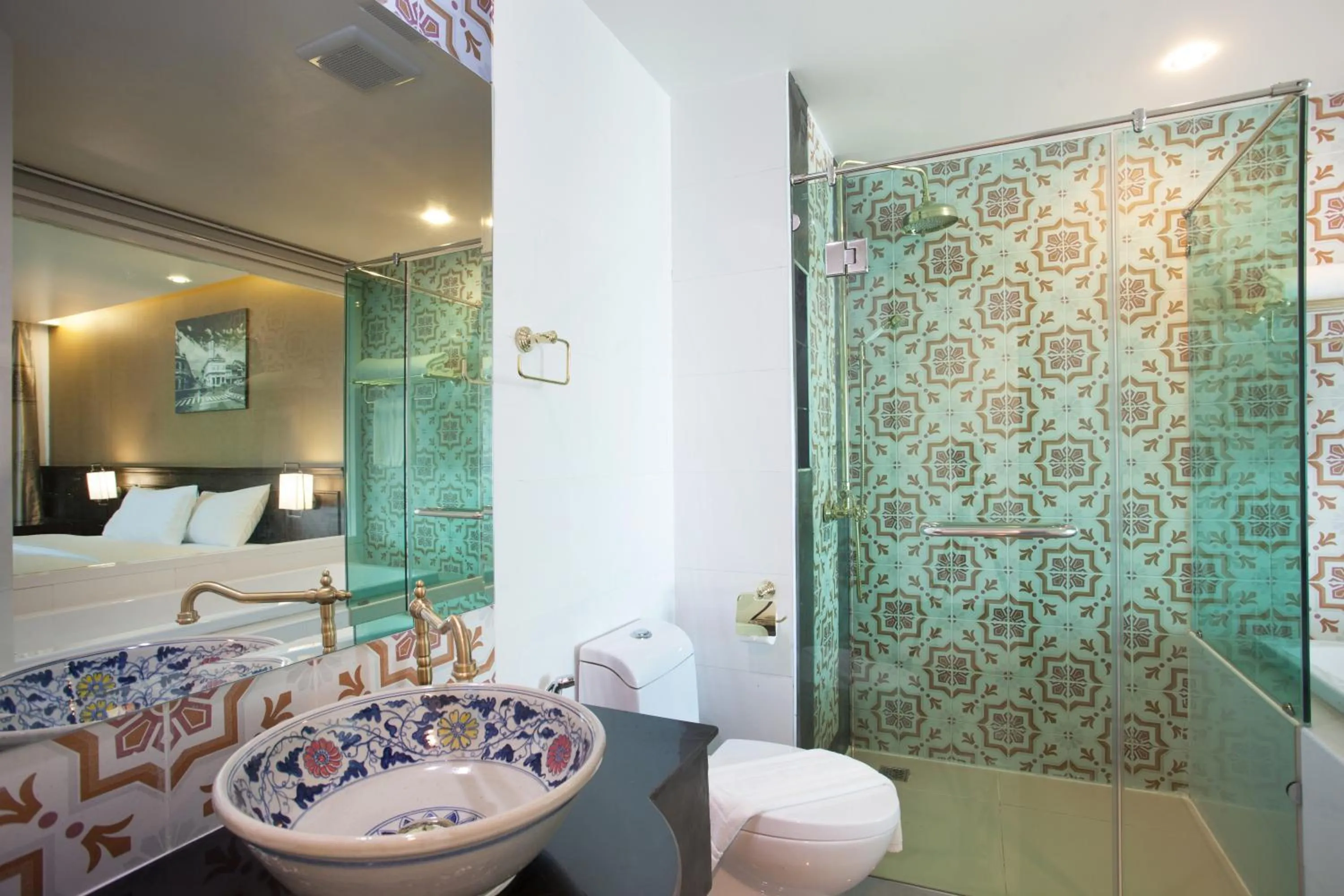 Bathroom, Bed in Grand Supicha City Hotel