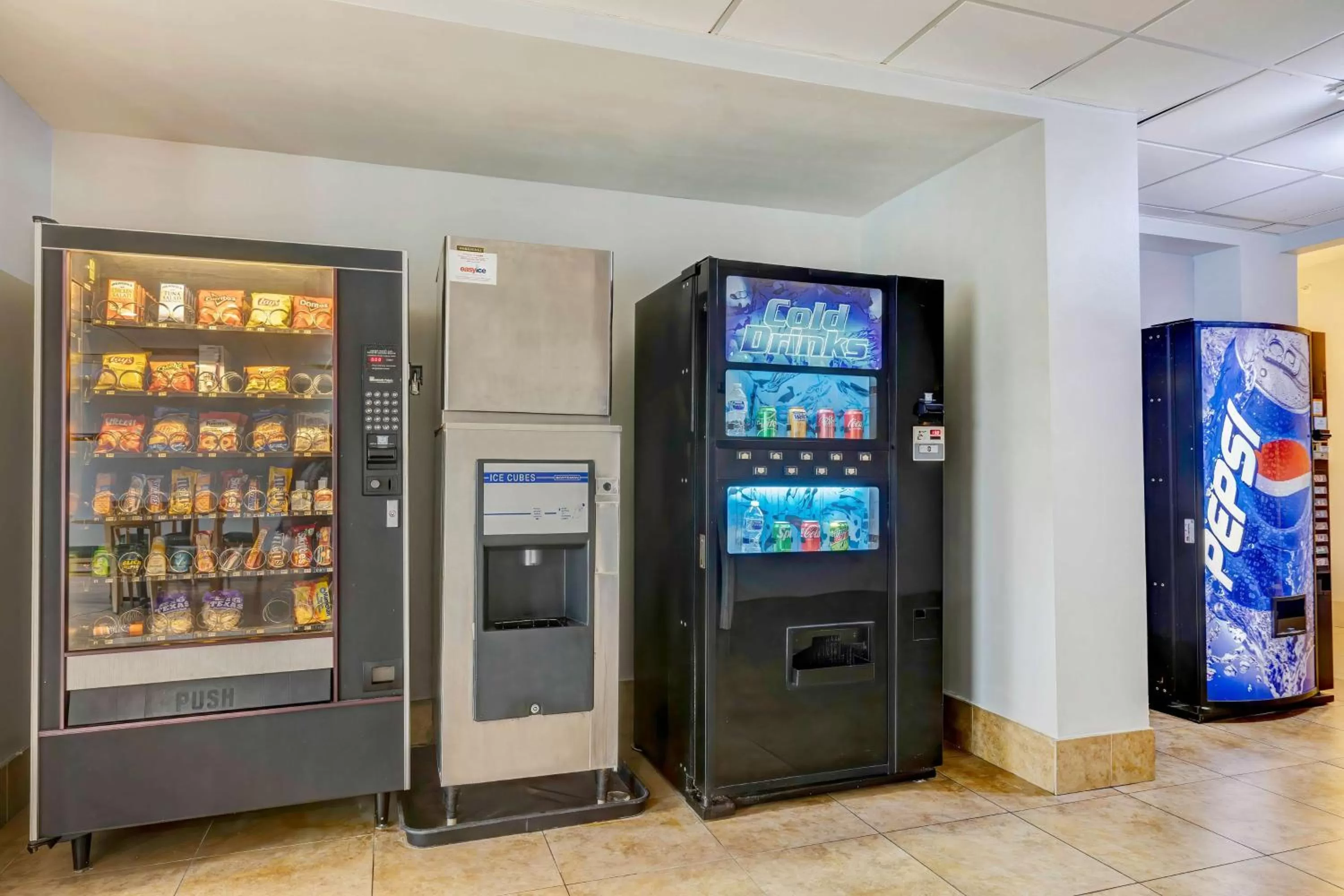 Property building in Motel 6-Mesquite, TX - Balch Springs