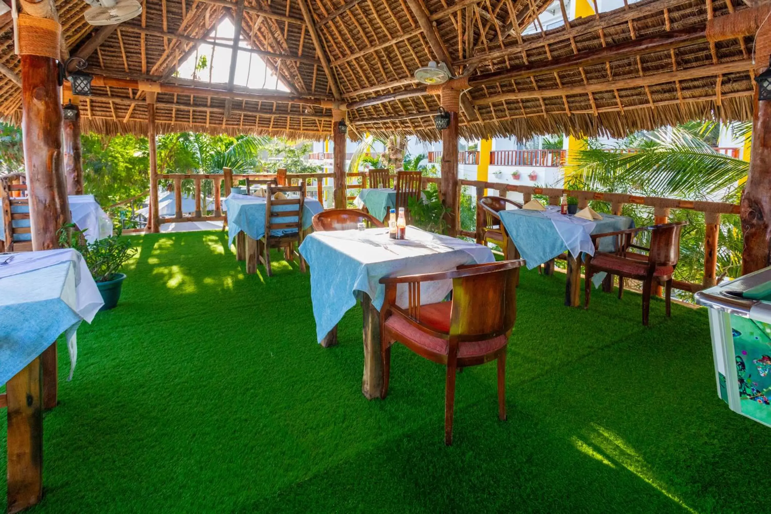 Restaurant/Places to Eat in Canary Nungwi Hotel & Free SPA