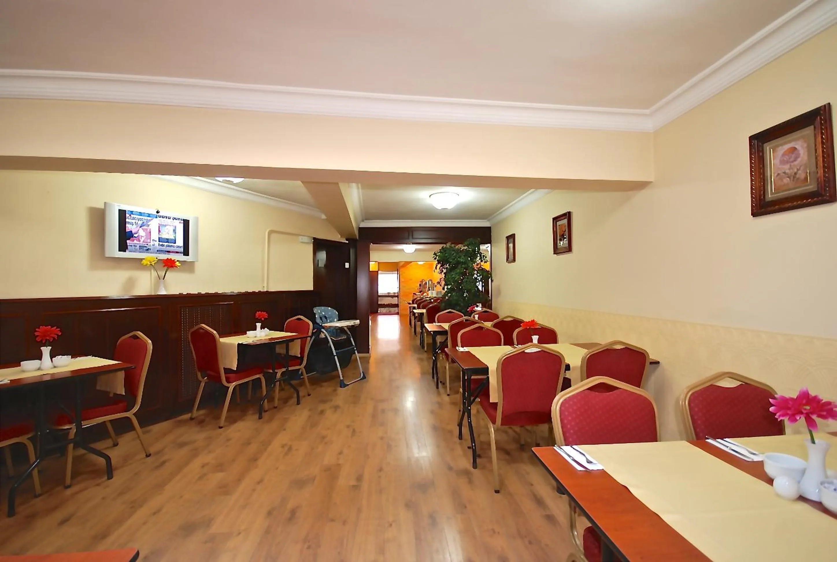 Restaurant/places to eat in Hotel Mithat
