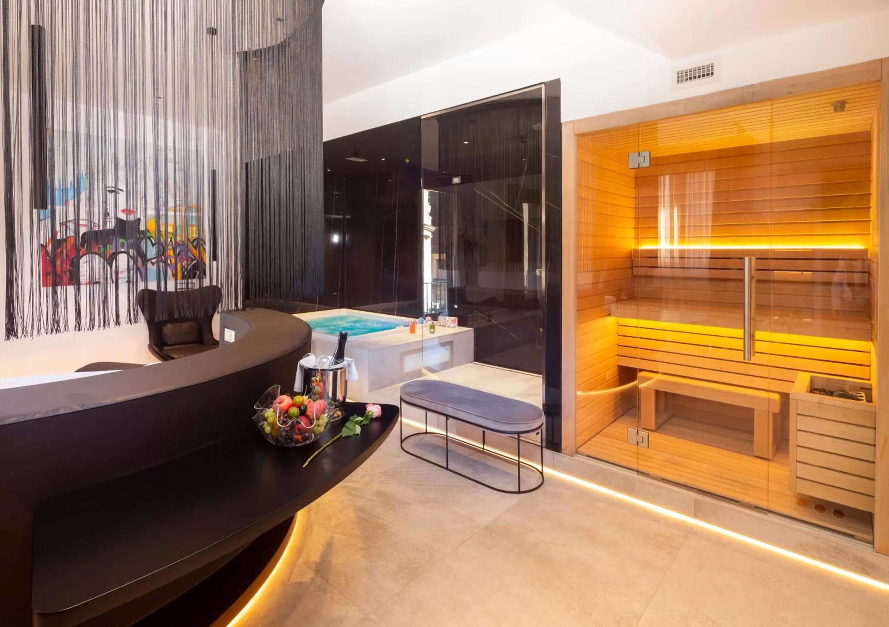 Hot Tub, Bed in The Corner Duomo Hotel Hot Tub, Bed in The Corner Duomo Hotel