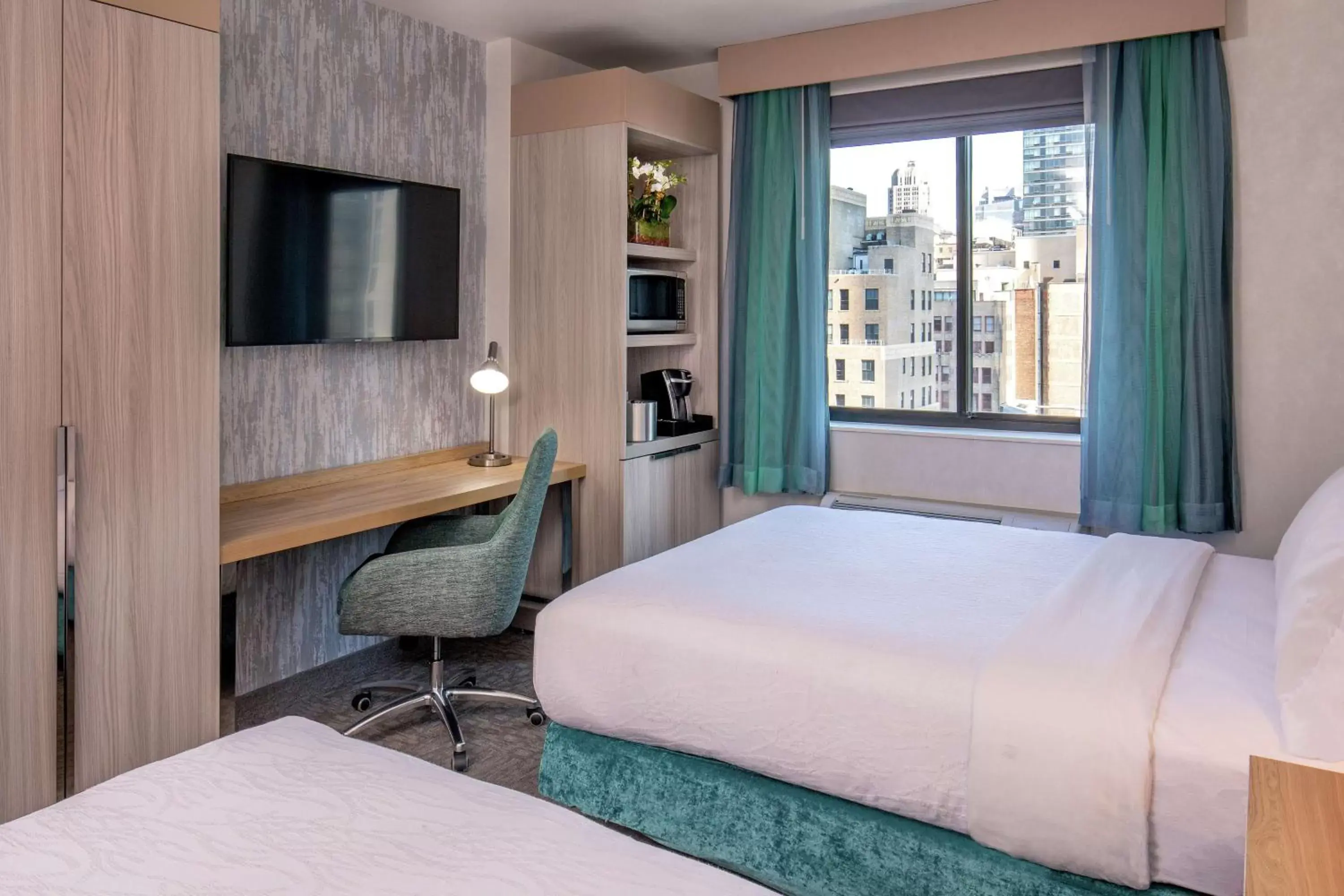 Bedroom, Bed in Hilton Garden Inn New York/Manhattan-Chelsea