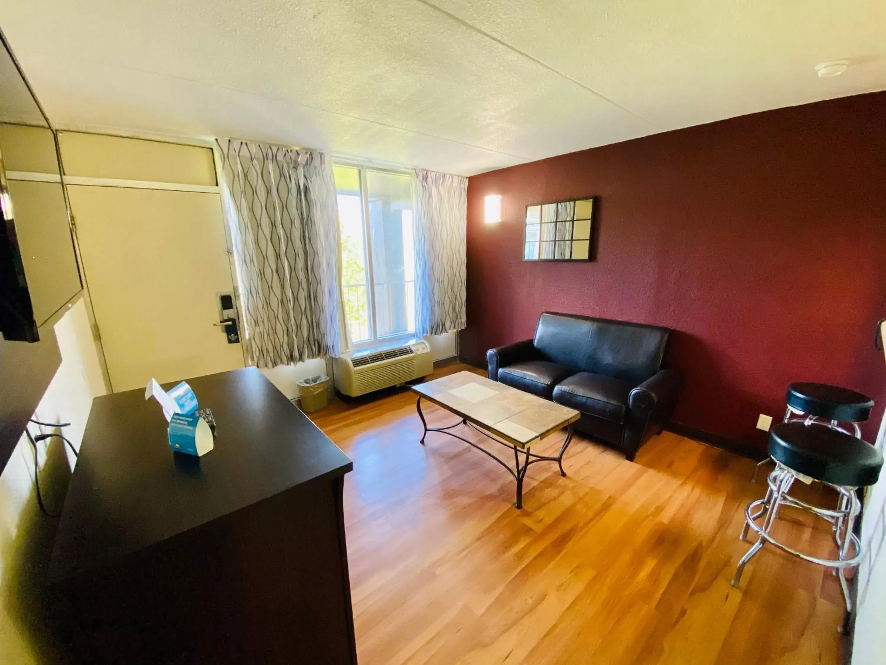 Living room, Seating Area in Days Inn by Wyndham Maysville Kentucky