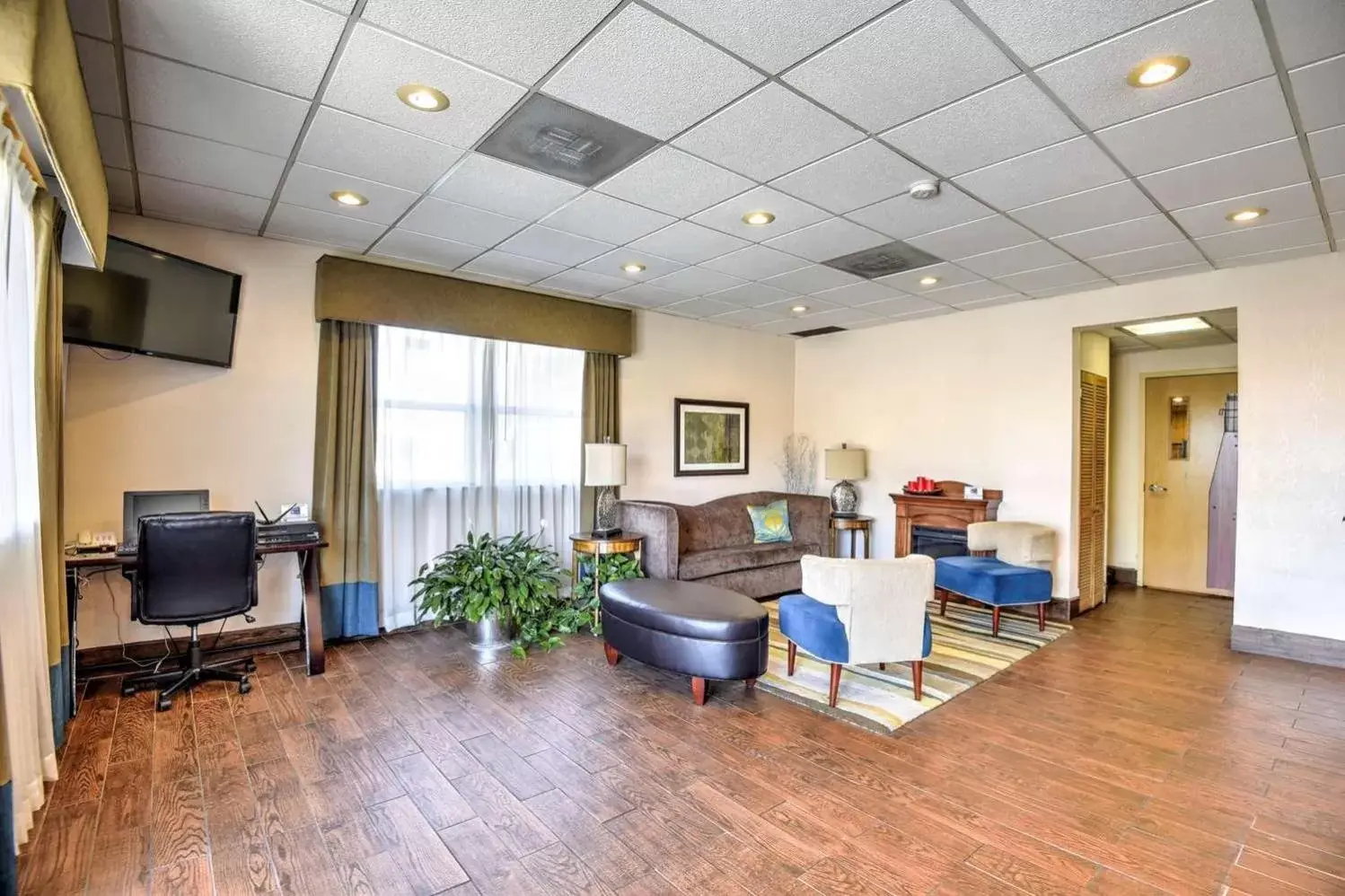 Lobby or reception in SureStay Hotel by Best Western Ottawa