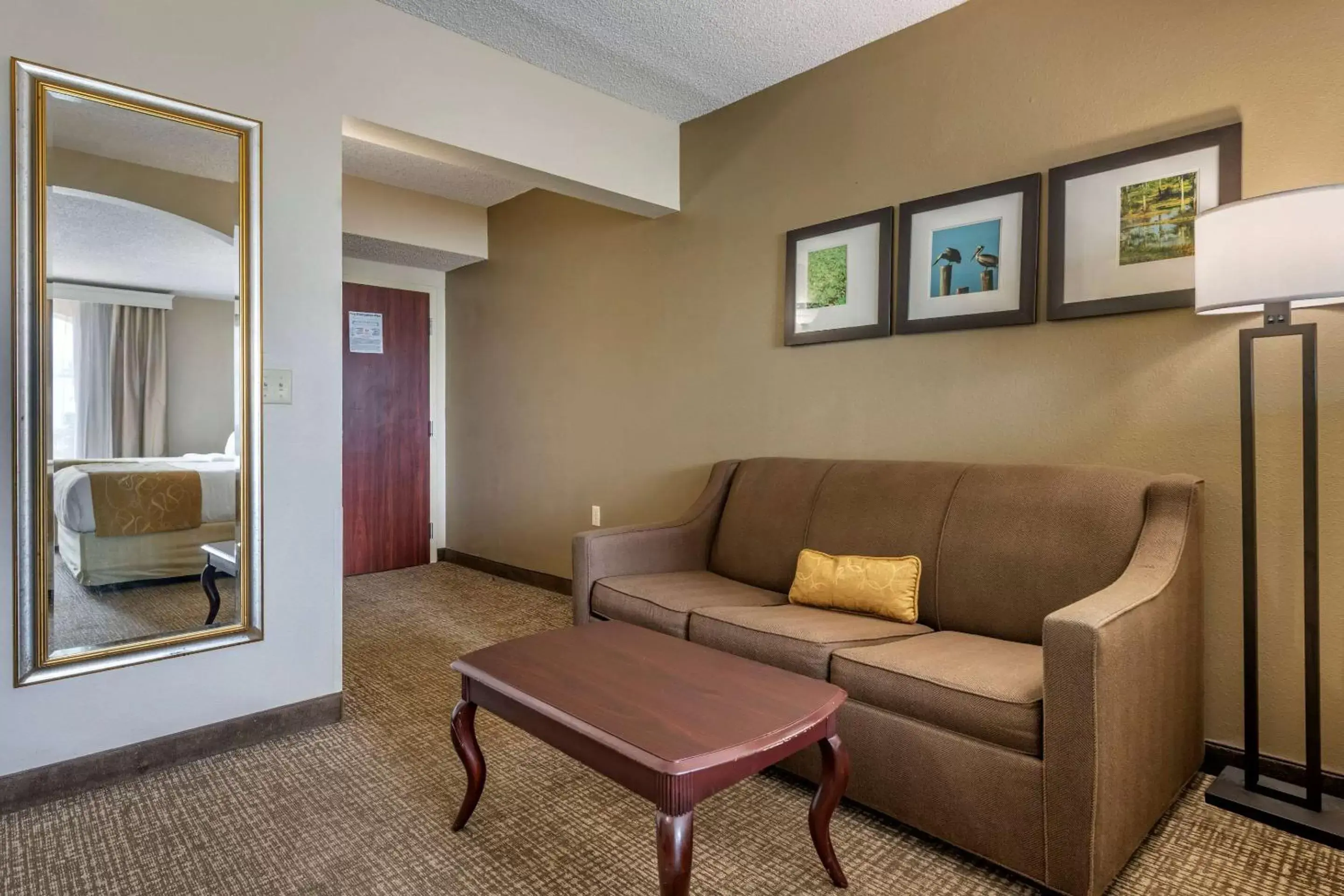 Photo of the whole room, Seating Area in Comfort Suites Sawgrass