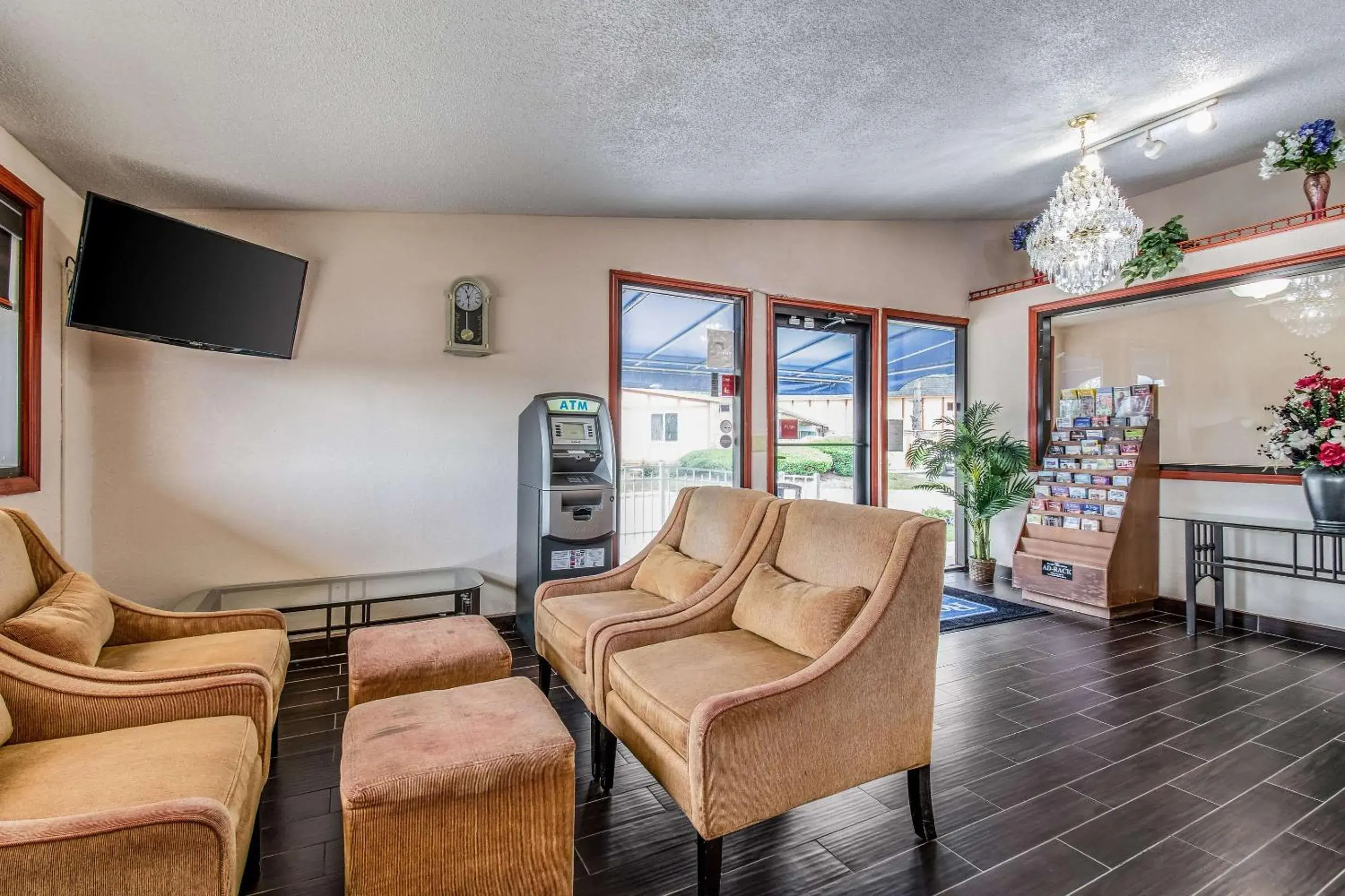 Lobby or reception, Seating Area in Rodeway Inn