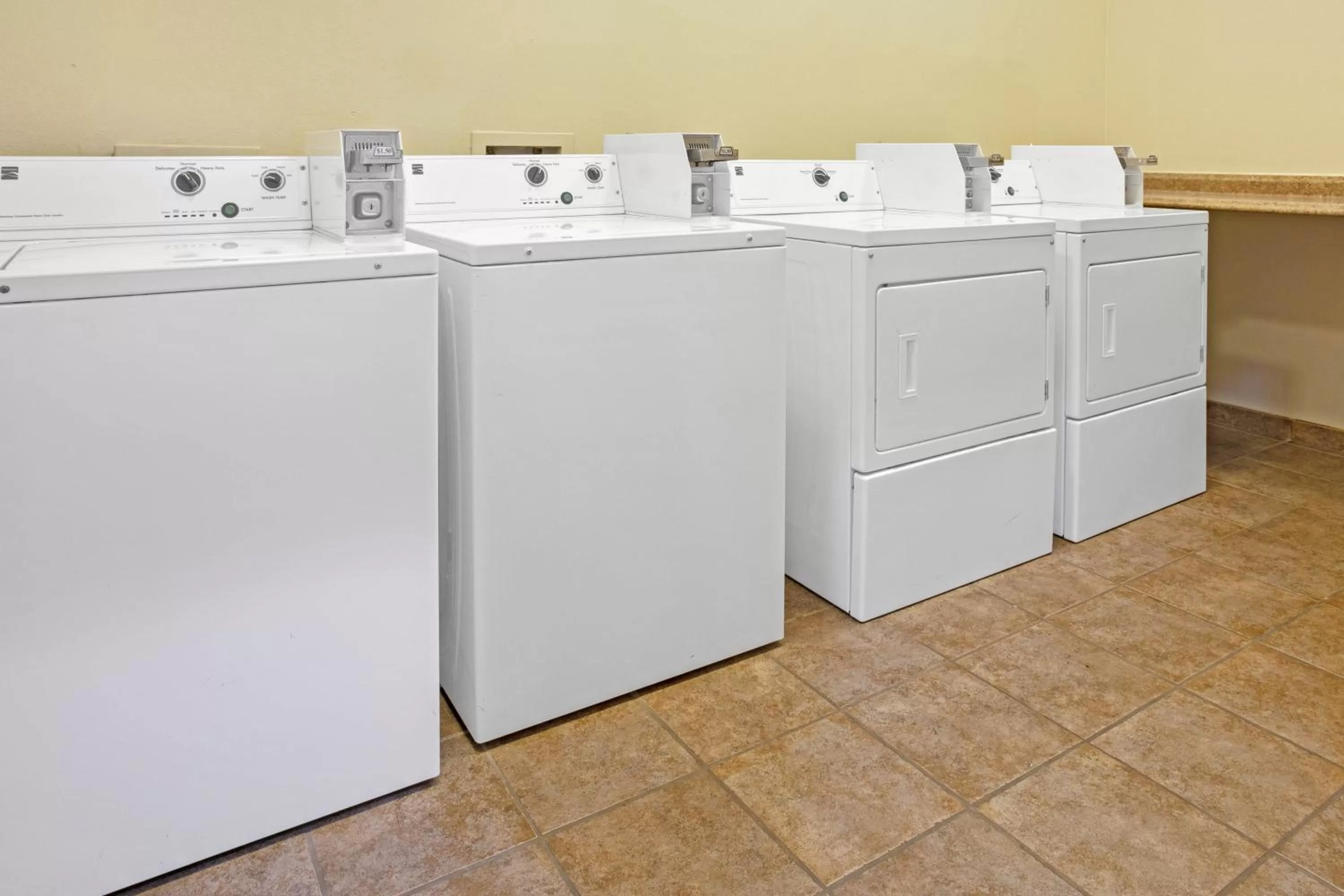 washing machine in La Quinta Inn and Suites by Wyndham Paris