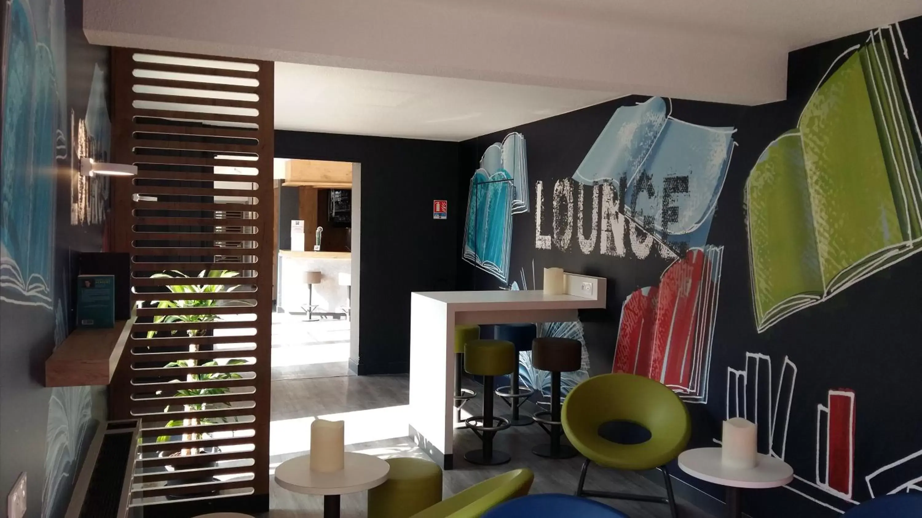 Lounge or bar in Ibis Budget Agen