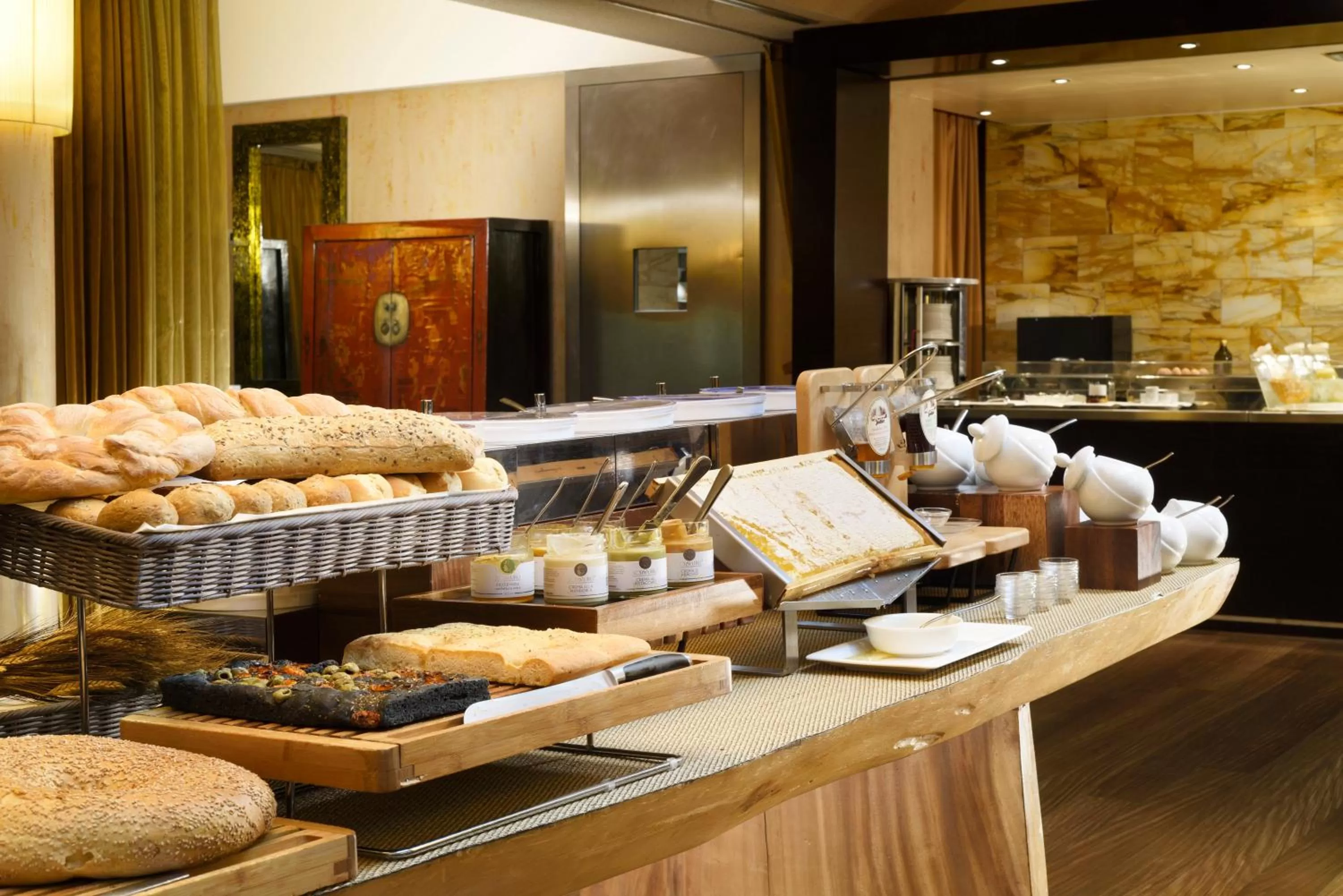 Restaurant/places to eat in Enterprise Hotel Design & Boutique