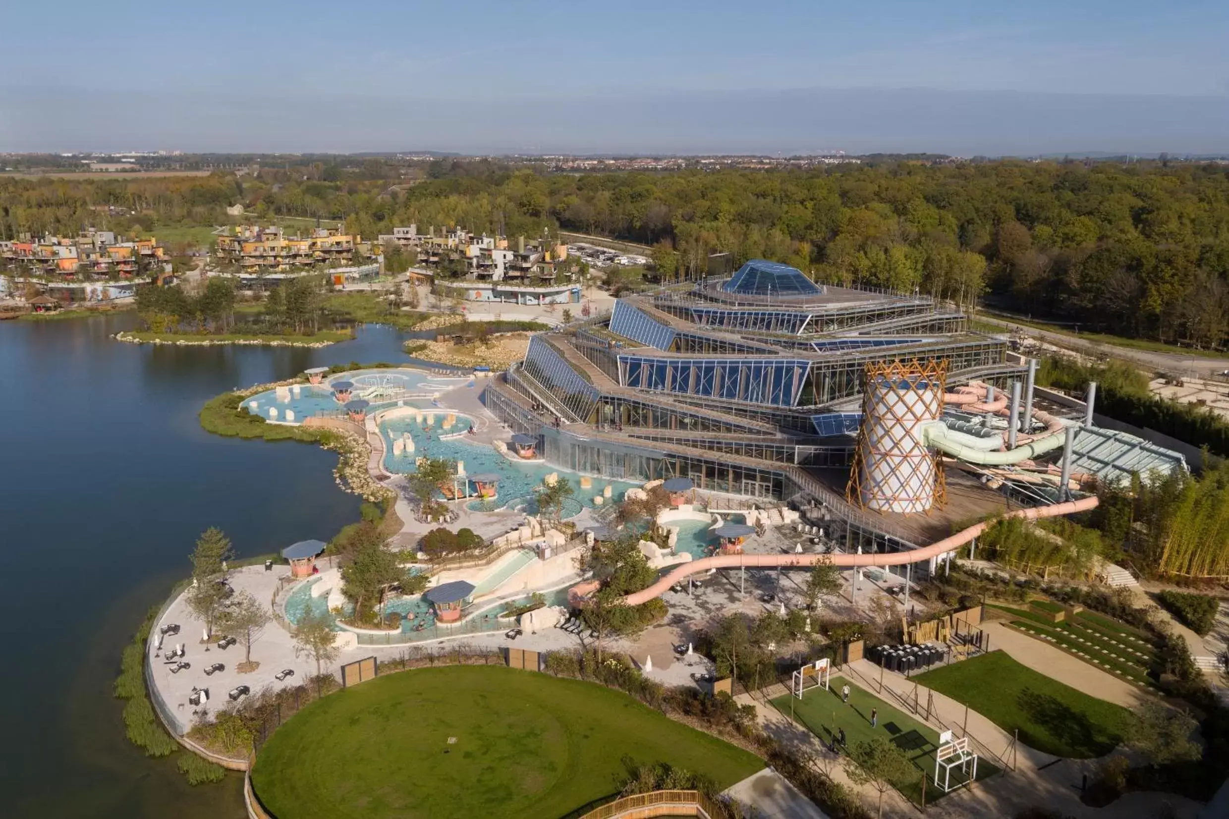 Property building, Bird's-eye View in Center Parcs Villages Nature Paris