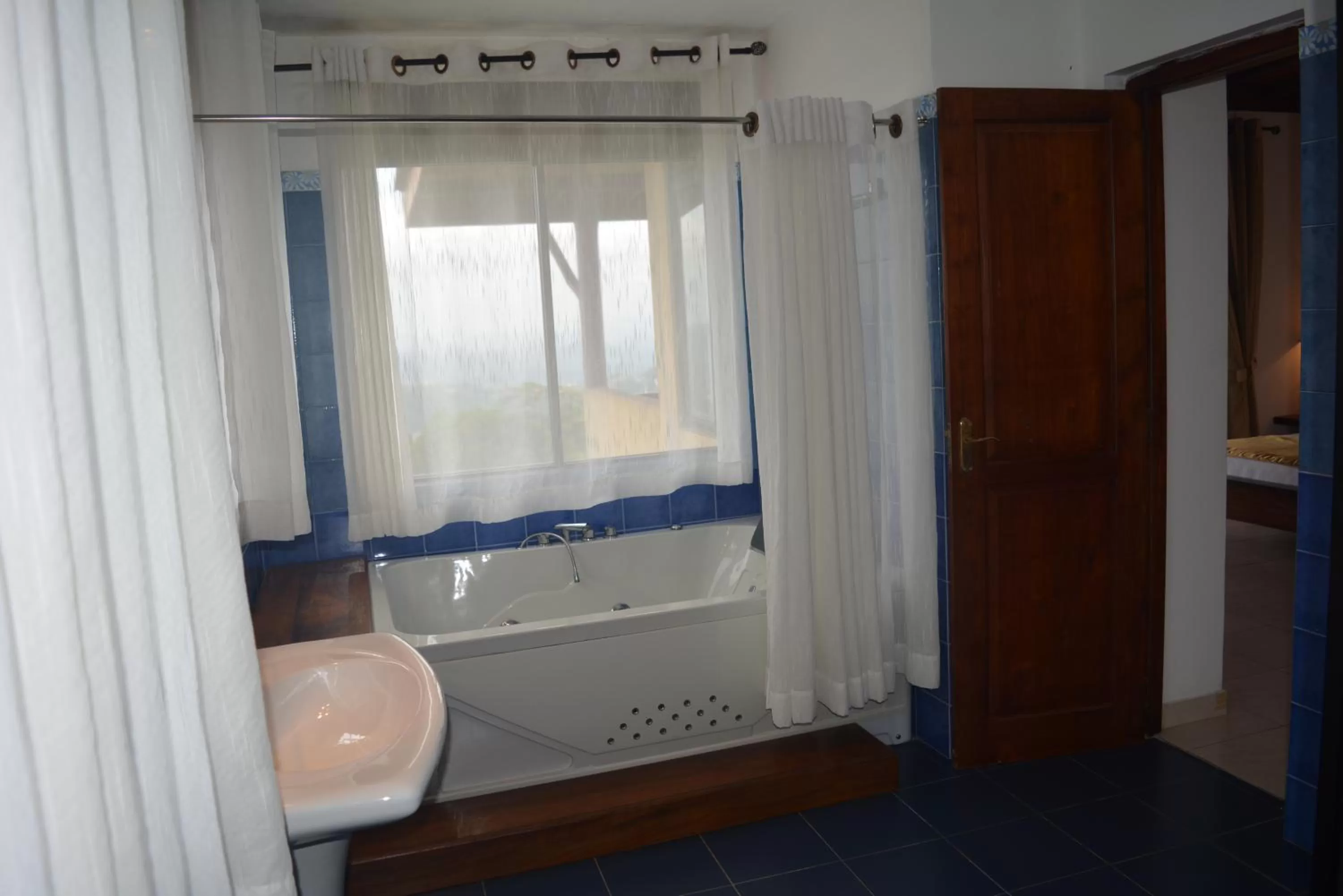 Bathroom in Kandy Unique Hotel