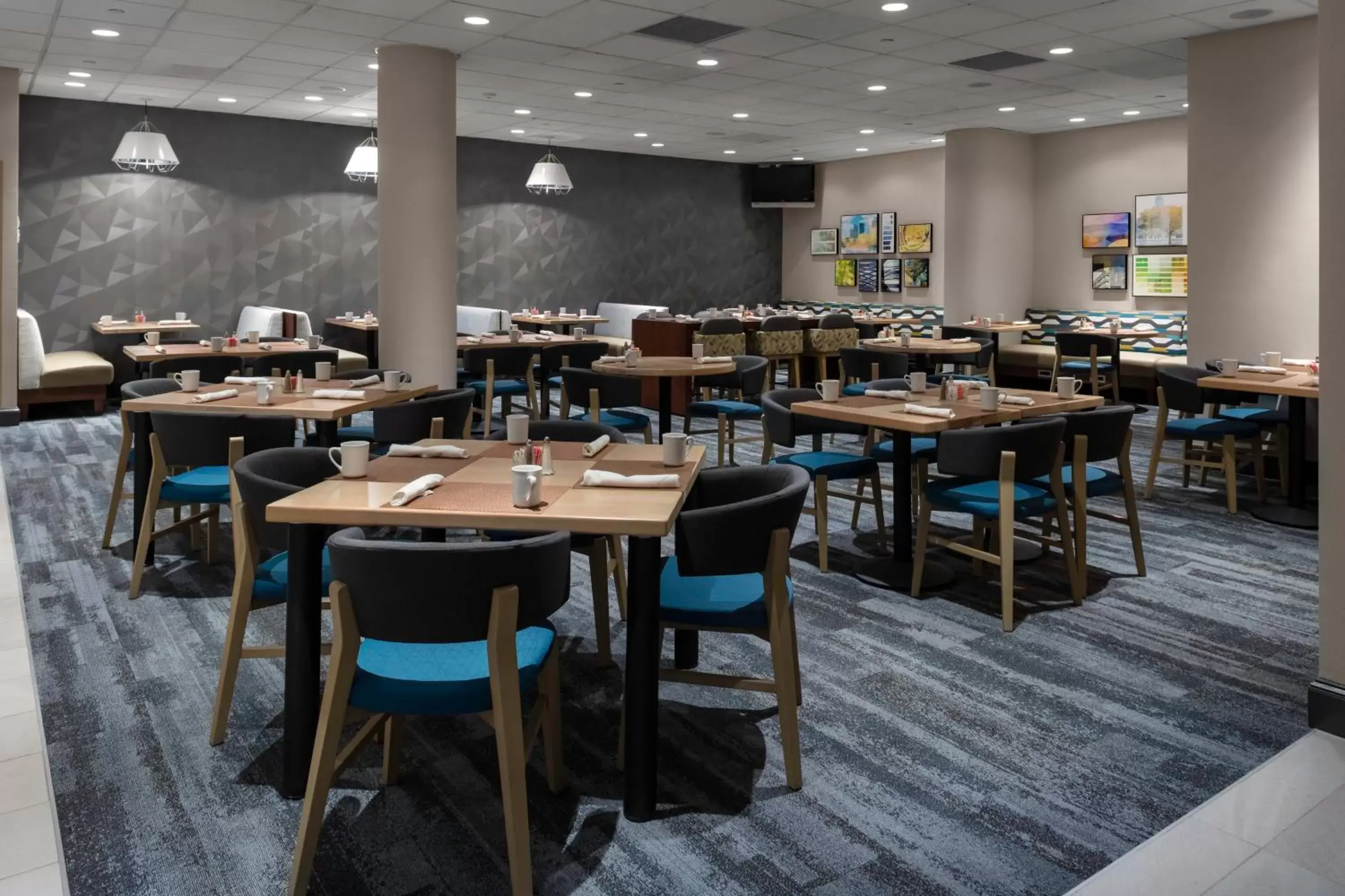 Restaurant/Places to Eat in Holiday Inn Boston - Dedham Hotel & Conference Center, an IHG Hotel