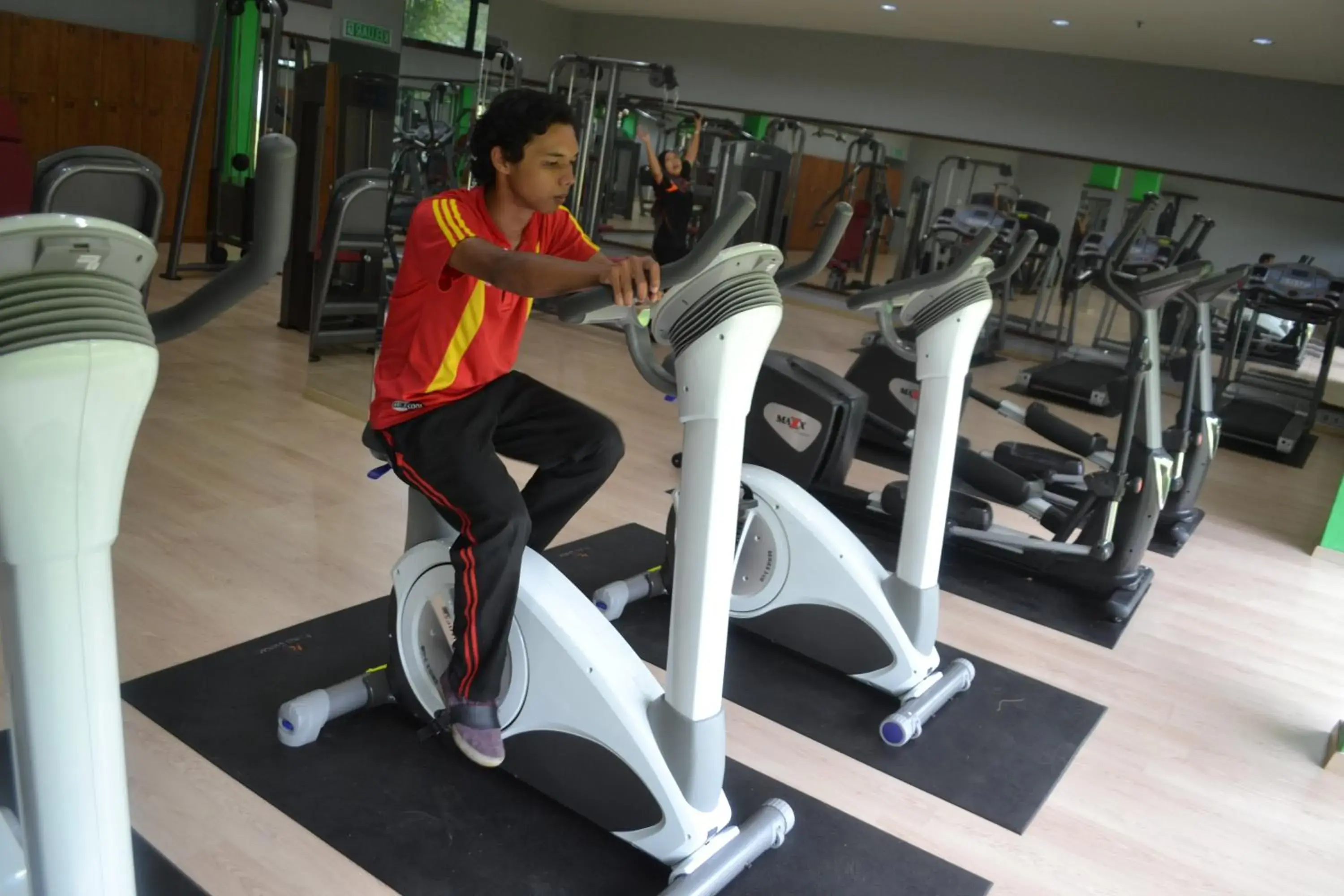 Fitness centre/facilities in De Rhu Beach Resort Fitness centre/facilities in De Rhu Beach Resort
