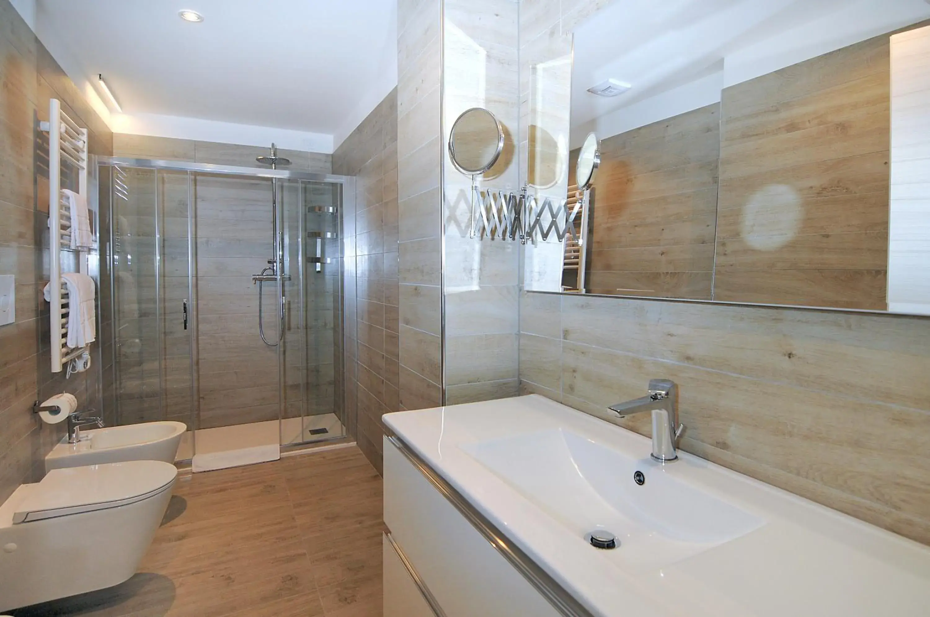 Shower, Bathroom in Marina Palace Hotel 4 stelle S
