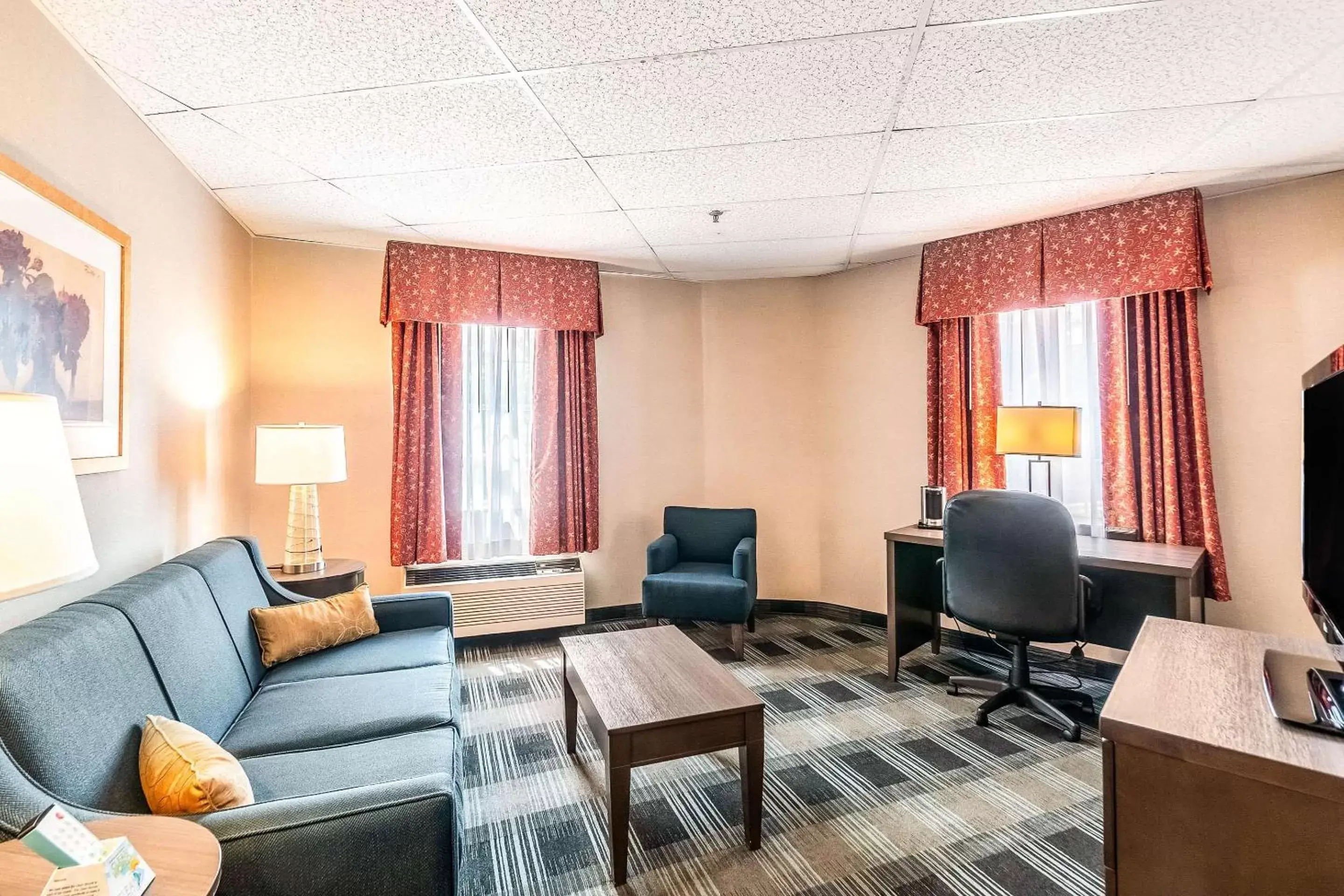 Photo of the whole room, Seating Area in Comfort Inn Ballston