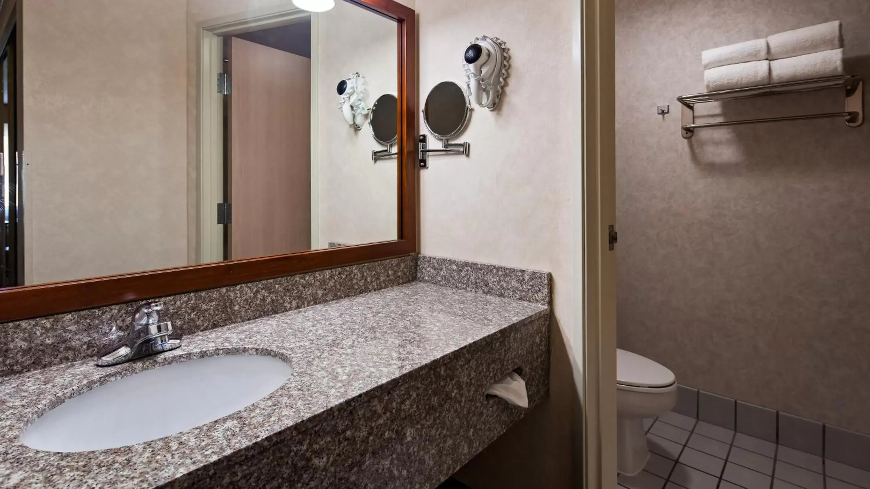 Bathroom in Best Western Airport Inn