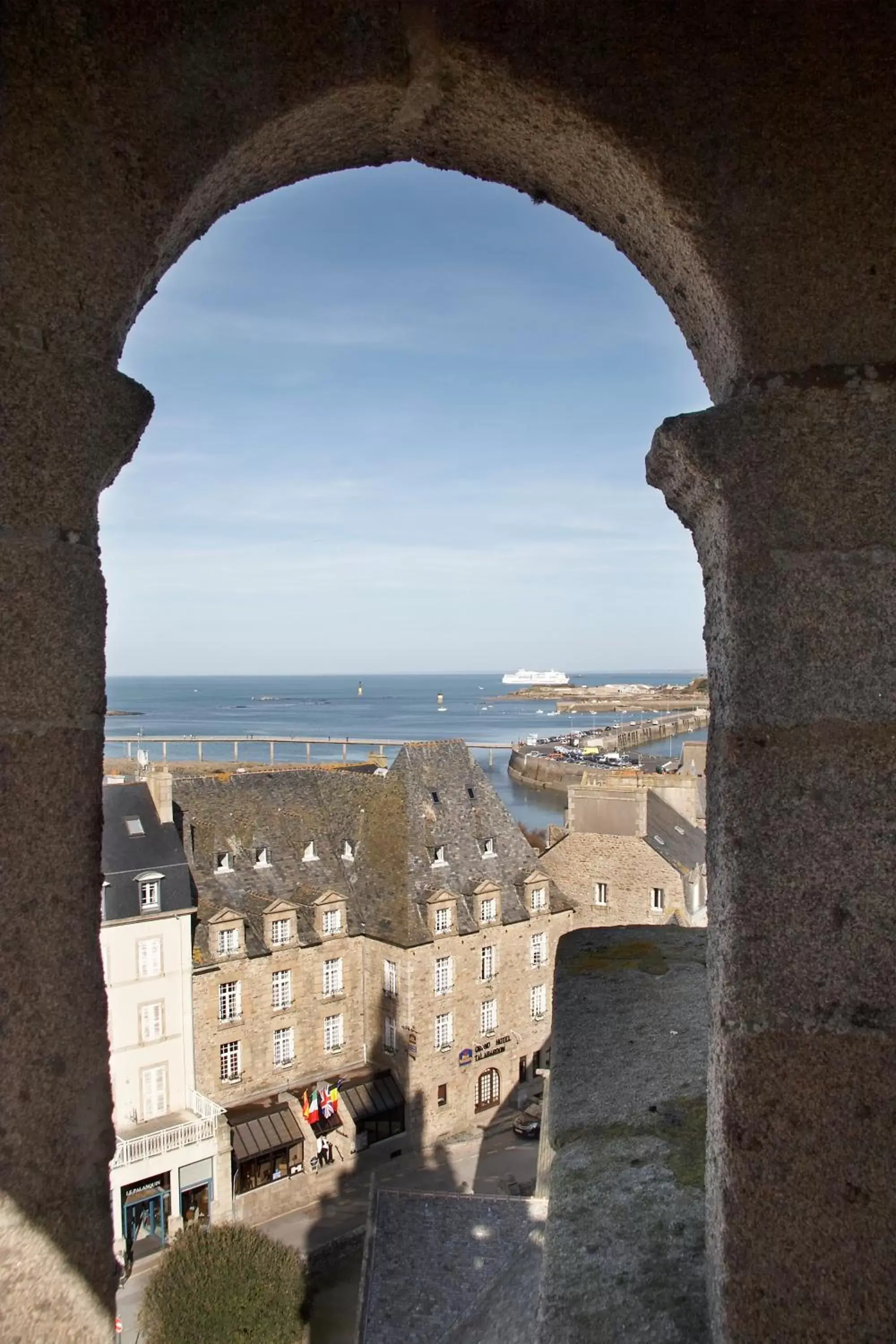 Facade/entrance in Hotel Mercure Roscoff Bord De Mer