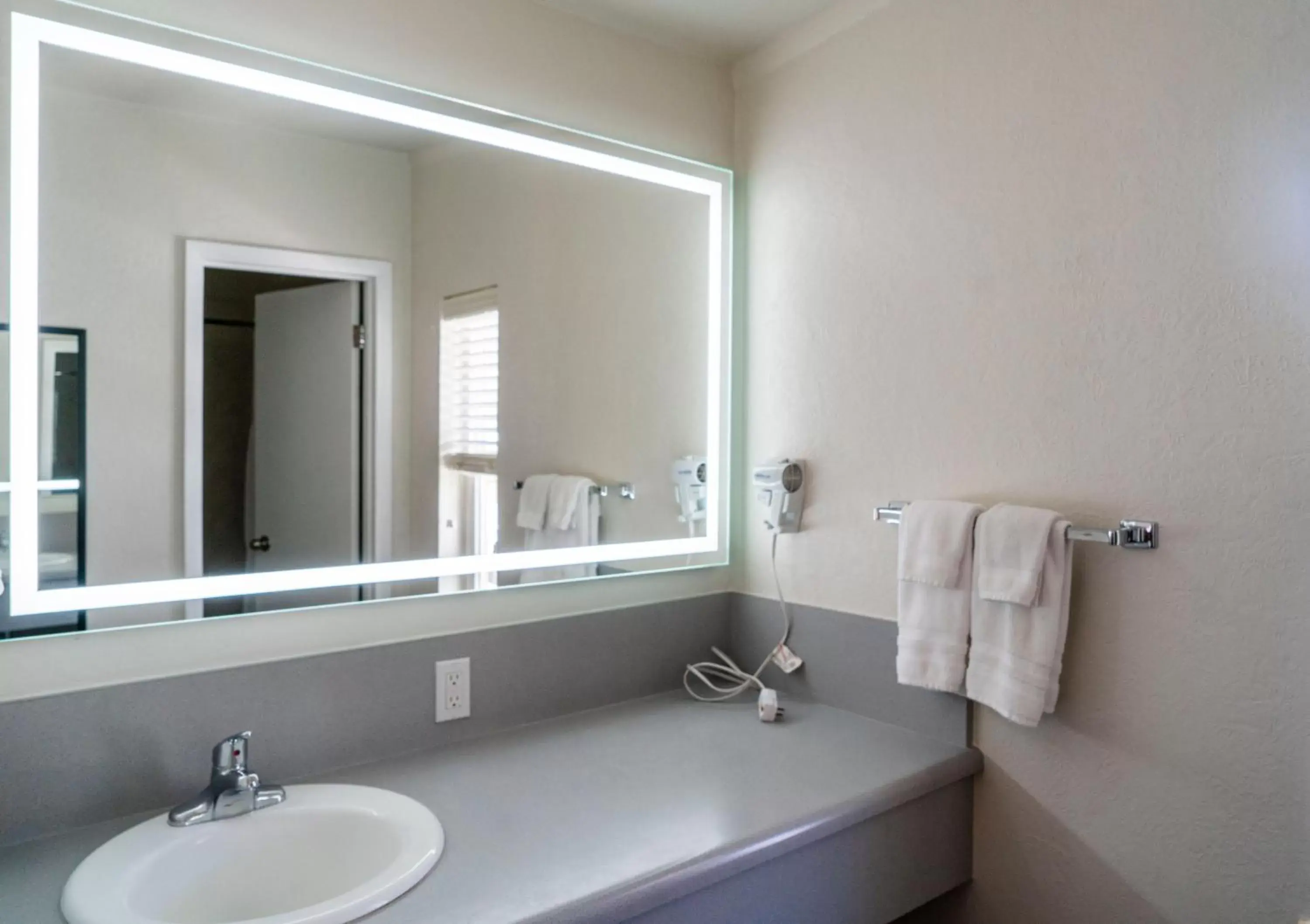 King Suite - single occupancy in Aspenalt Lodge King Suite - single occupancy in Aspenalt Lodge