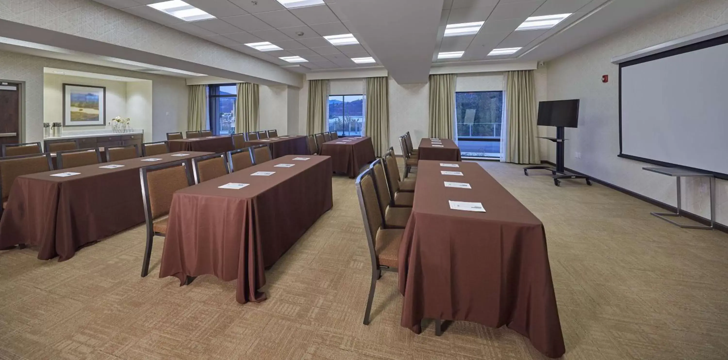 Meeting/conference room in Hampton Inn & Suites Hood River