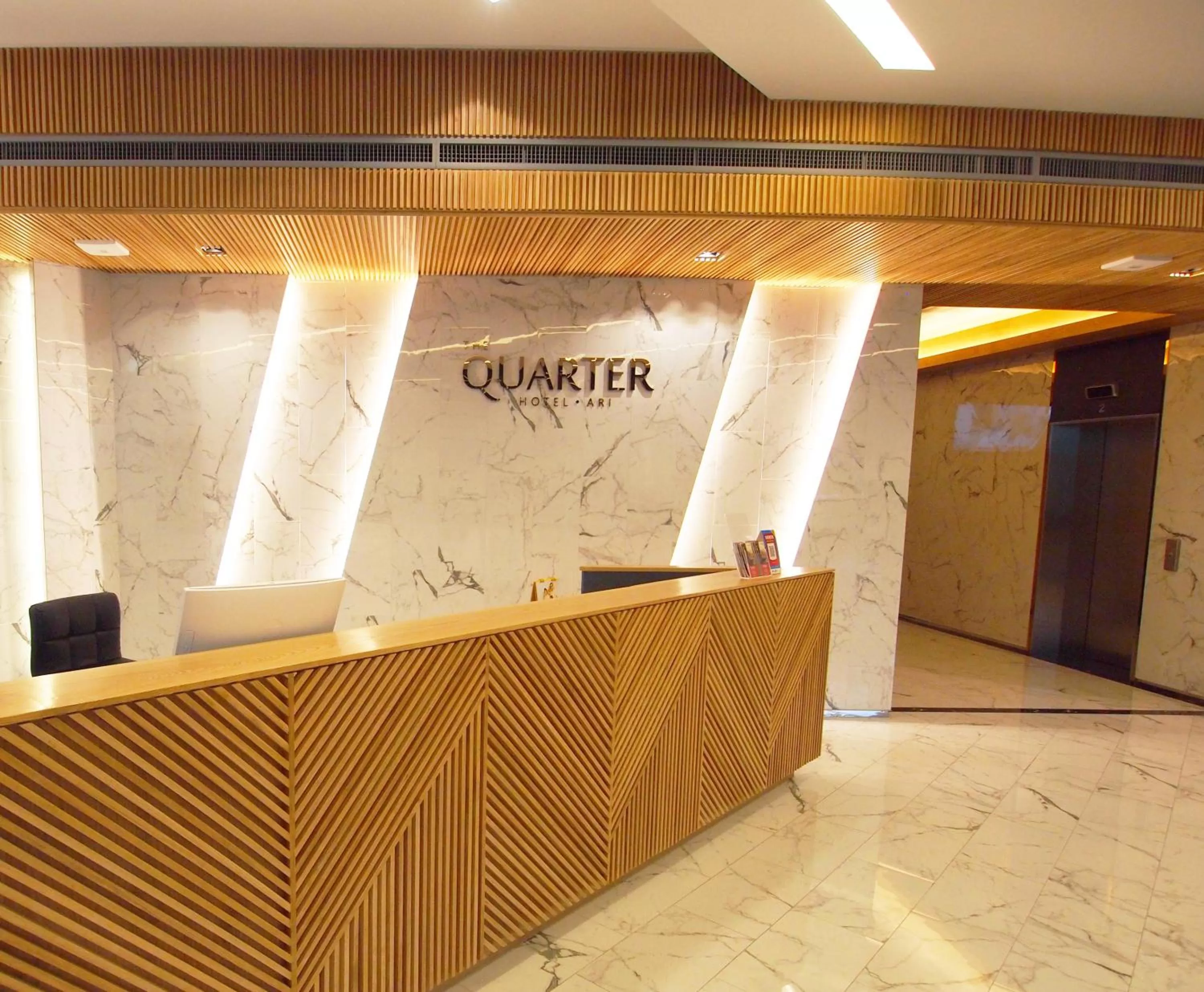 Lobby or reception in The Quarter Ari by UHG