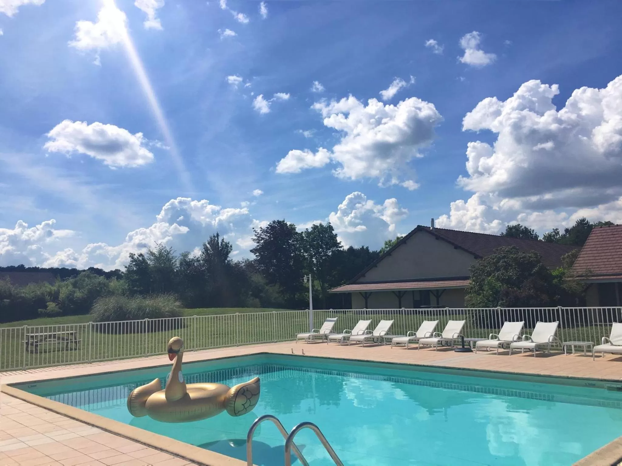 Swimming pool in Mercure Auxerre Autoroute du Soleil