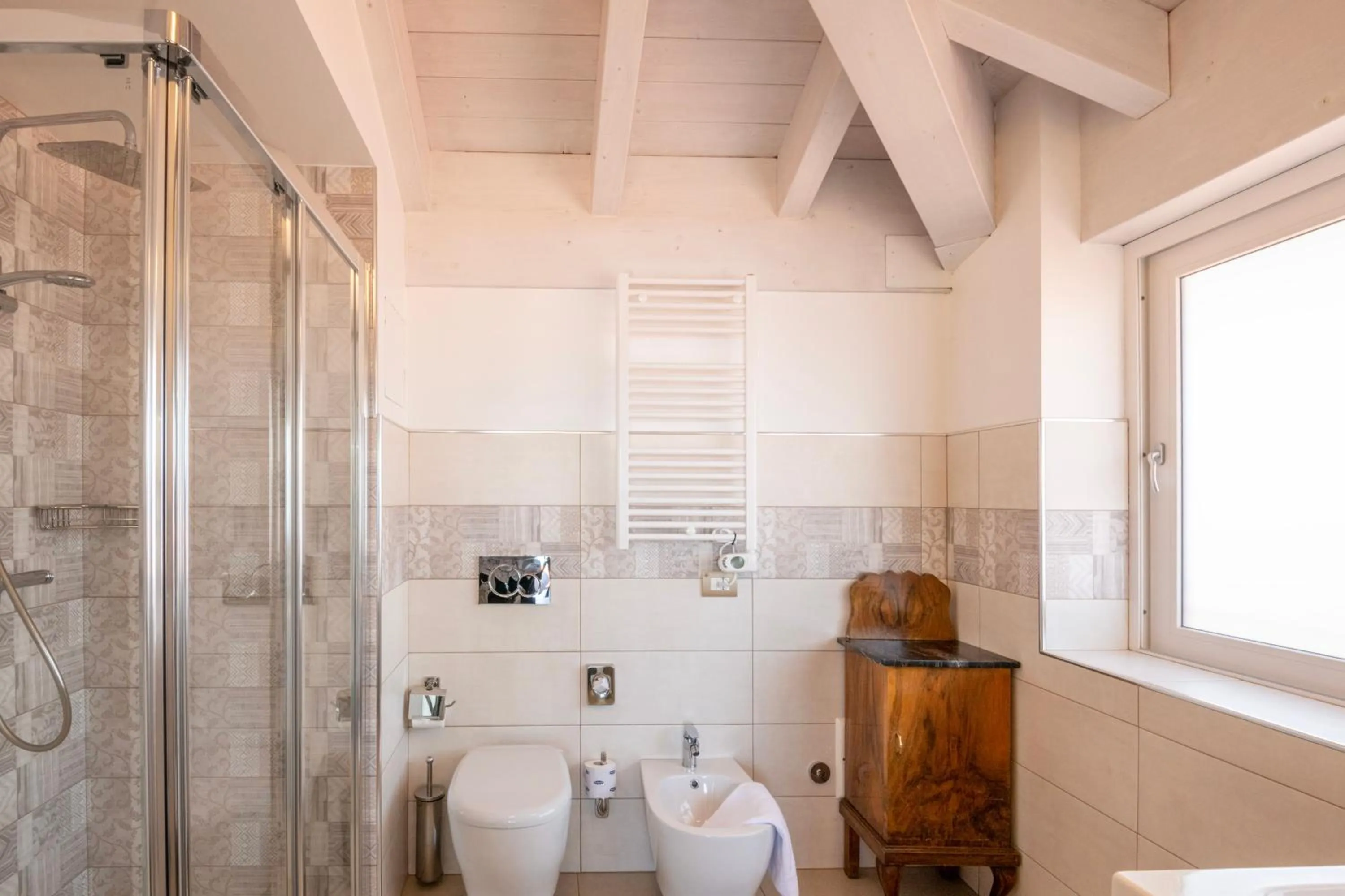 Shower in Hotel Rosa