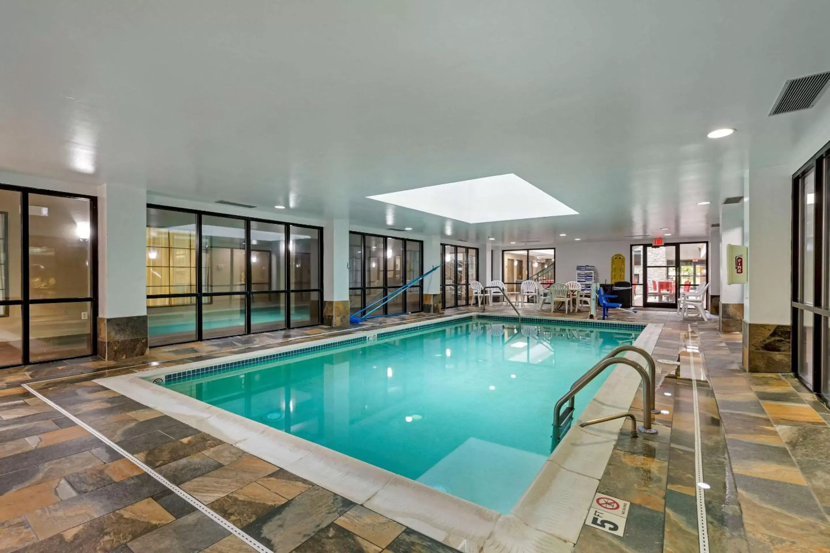 Activities, Swimming Pool in Comfort Suites Near Potomac Mills